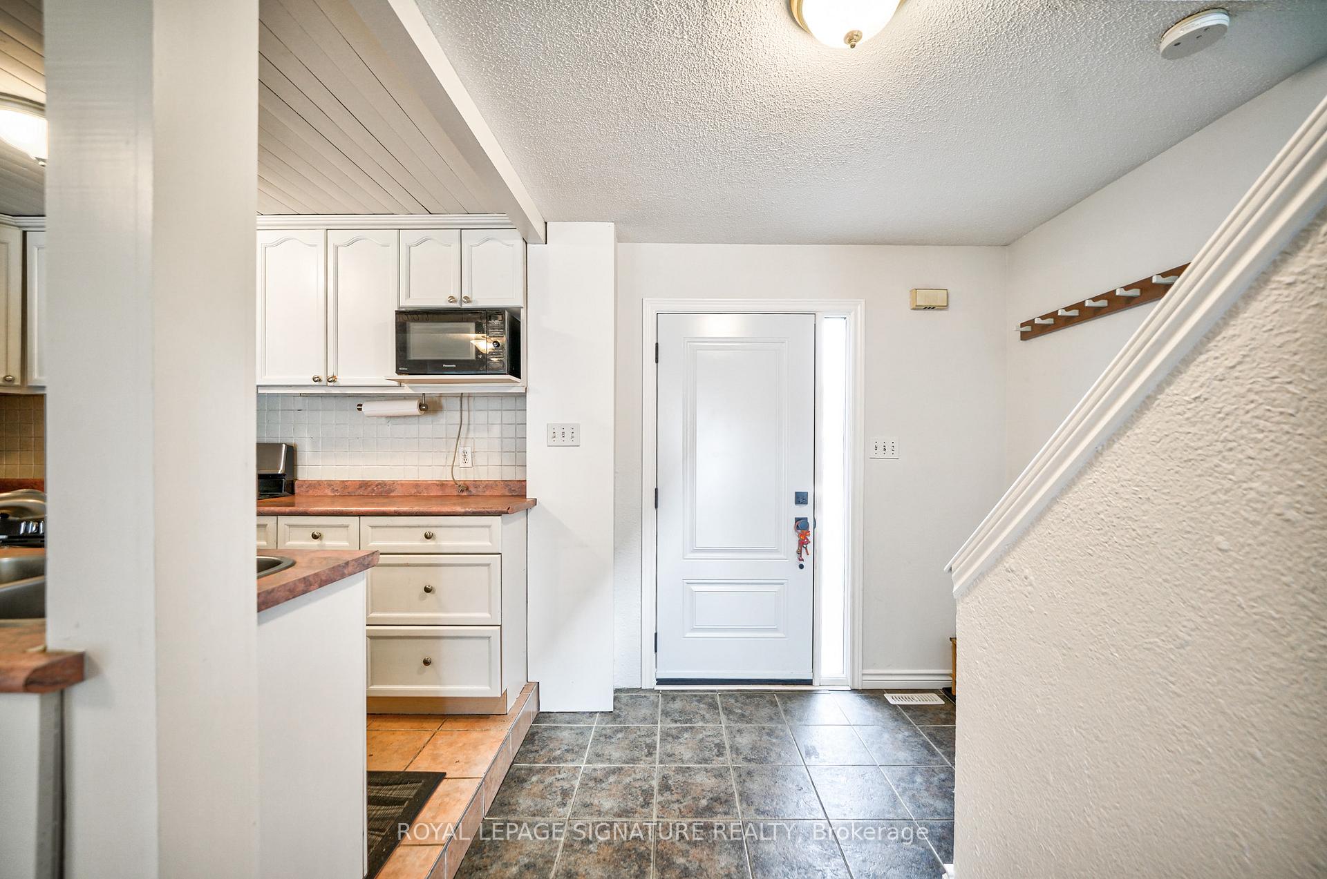 Photo 7 of 16 Christie Crescent, Barrie, Letitia Heights — HOMEH