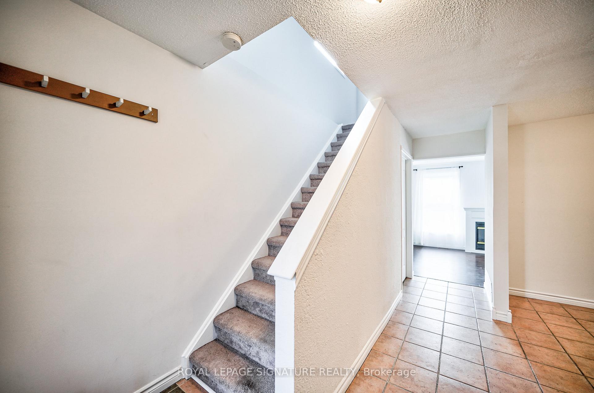 Photo 21 of 16 Christie Crescent, Barrie, Letitia Heights — HOMEH
