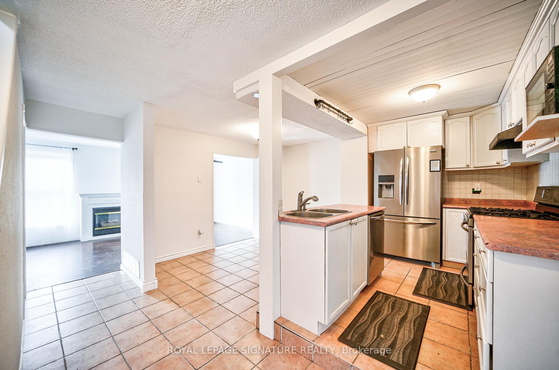 Photo 17 of 16 Christie Crescent, Barrie, Letitia Heights — HOMEH
