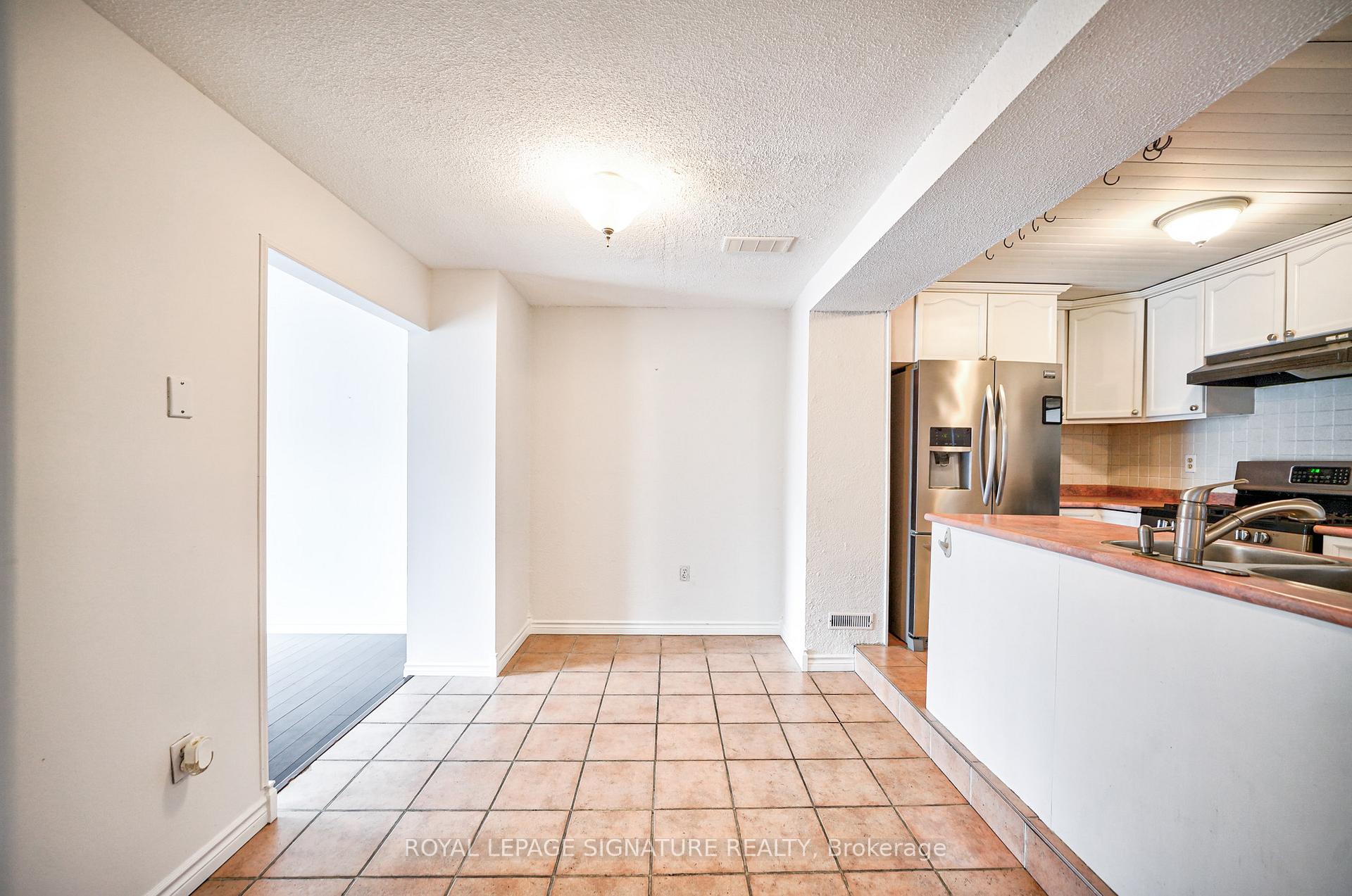Photo 2 of 16 Christie Crescent, Barrie, Letitia Heights — HOMEH