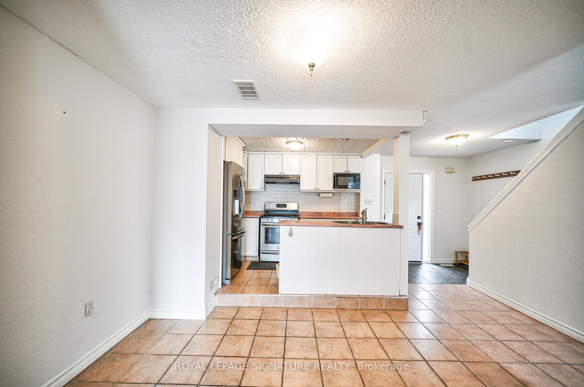 Photo 13 of 16 Christie Crescent, Barrie, Letitia Heights — HOMEH