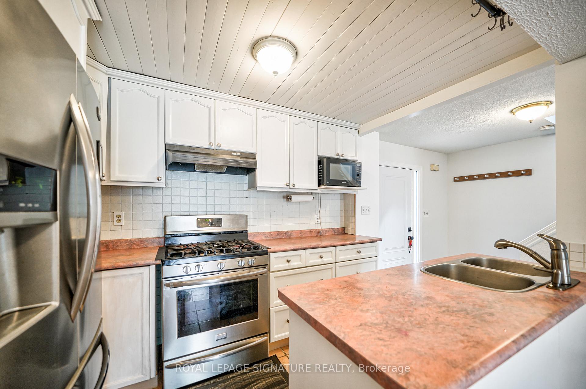 Photo 3 of 16 Christie Crescent, Barrie, Letitia Heights — HOMEH