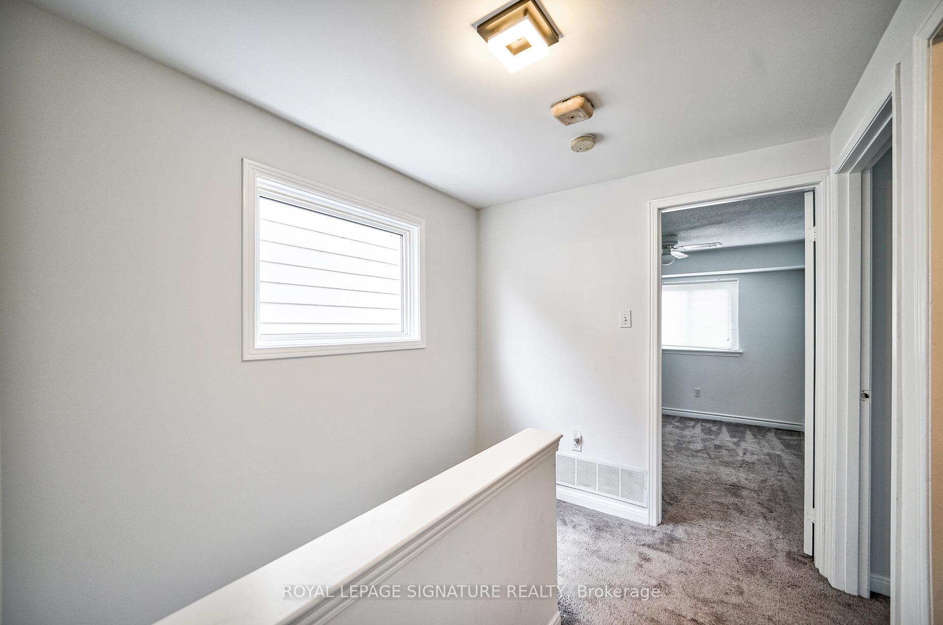Photo 5 of 16 Christie Crescent, Barrie, Letitia Heights — HOMEH