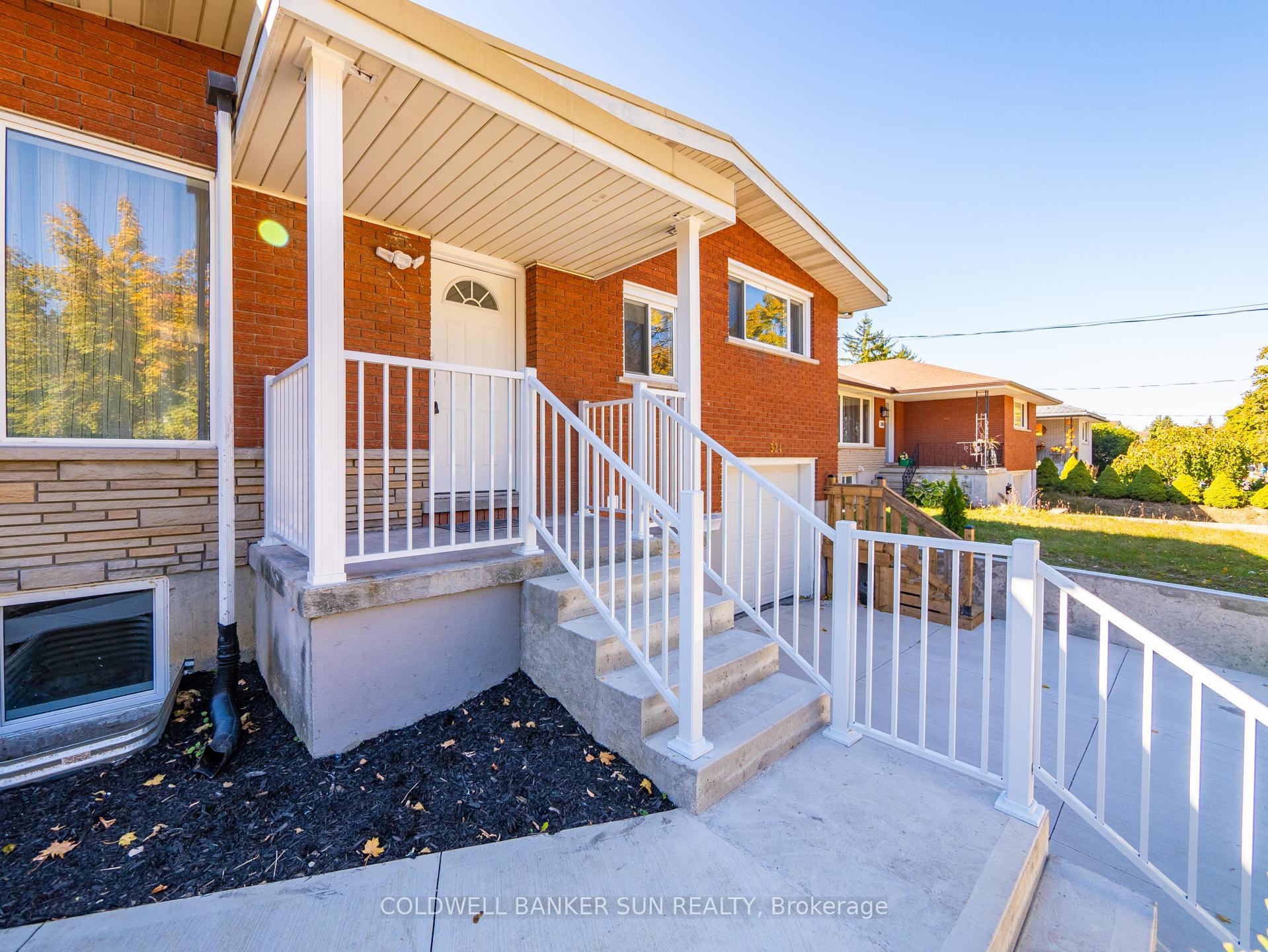Photo 4 of 324 Rosemount Drive, Kitchener, Rosemount — HOMEH