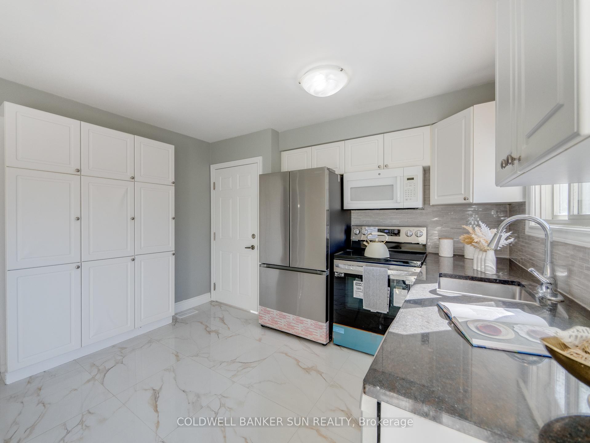 Photo 11 of 324 Rosemount Drive, Kitchener, Rosemount — HOMEH