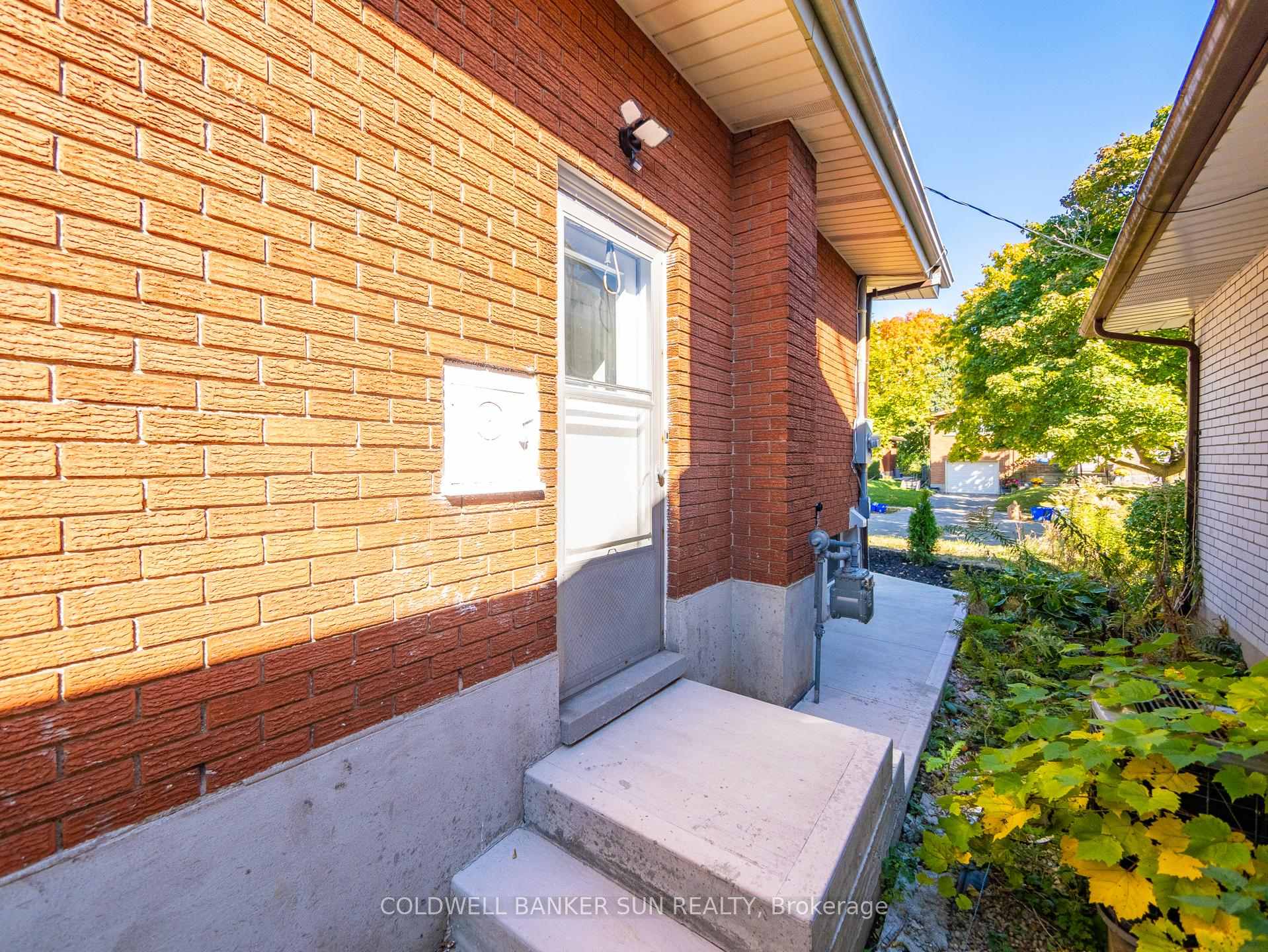 Photo 26 of 324 Rosemount Drive, Kitchener, Rosemount — HOMEH