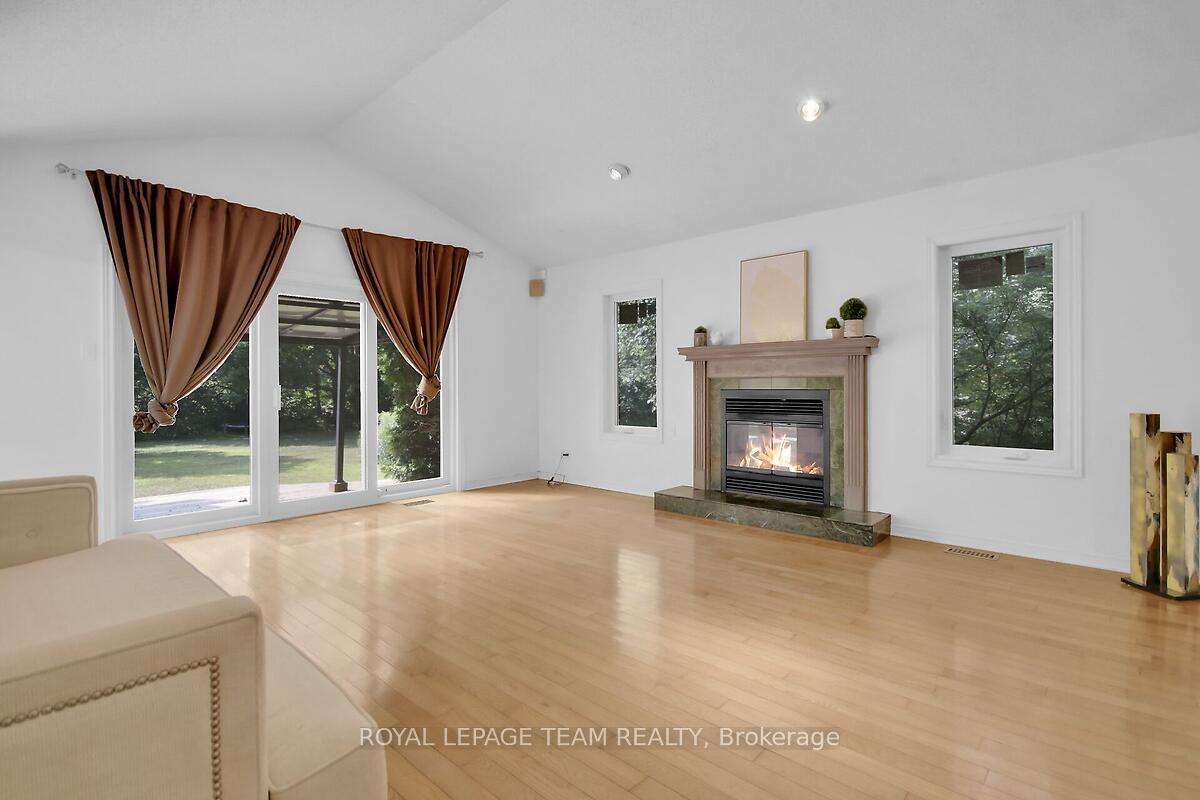 Photo 10 of 6616 Suncrest Drive, Ottawa, Greely — HOMEH