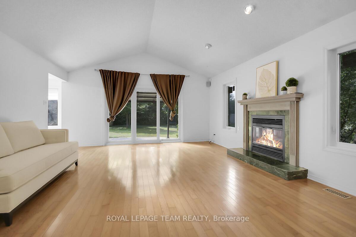 Photo 11 of 6616 Suncrest Drive, Ottawa, Greely — HOMEH
