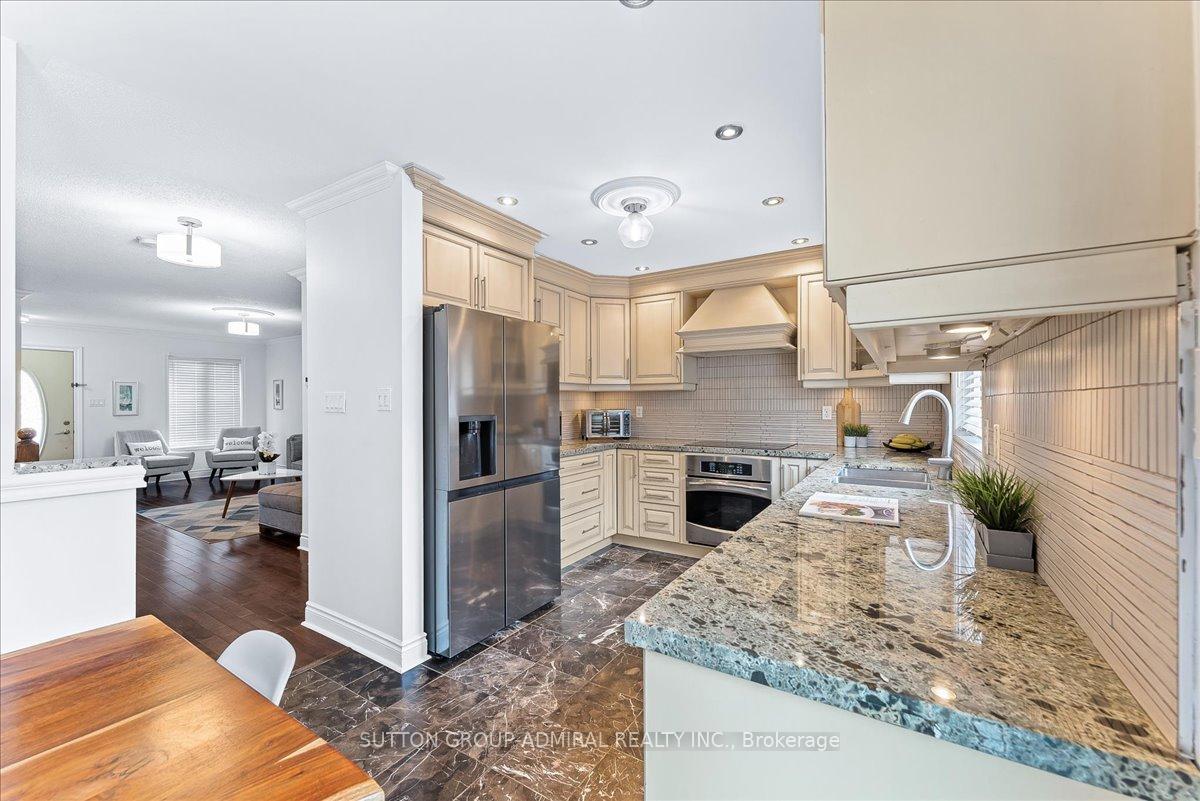 Photo 12 of 24 Lucerne Drive, Vaughan, Vellore Village — HOMEH