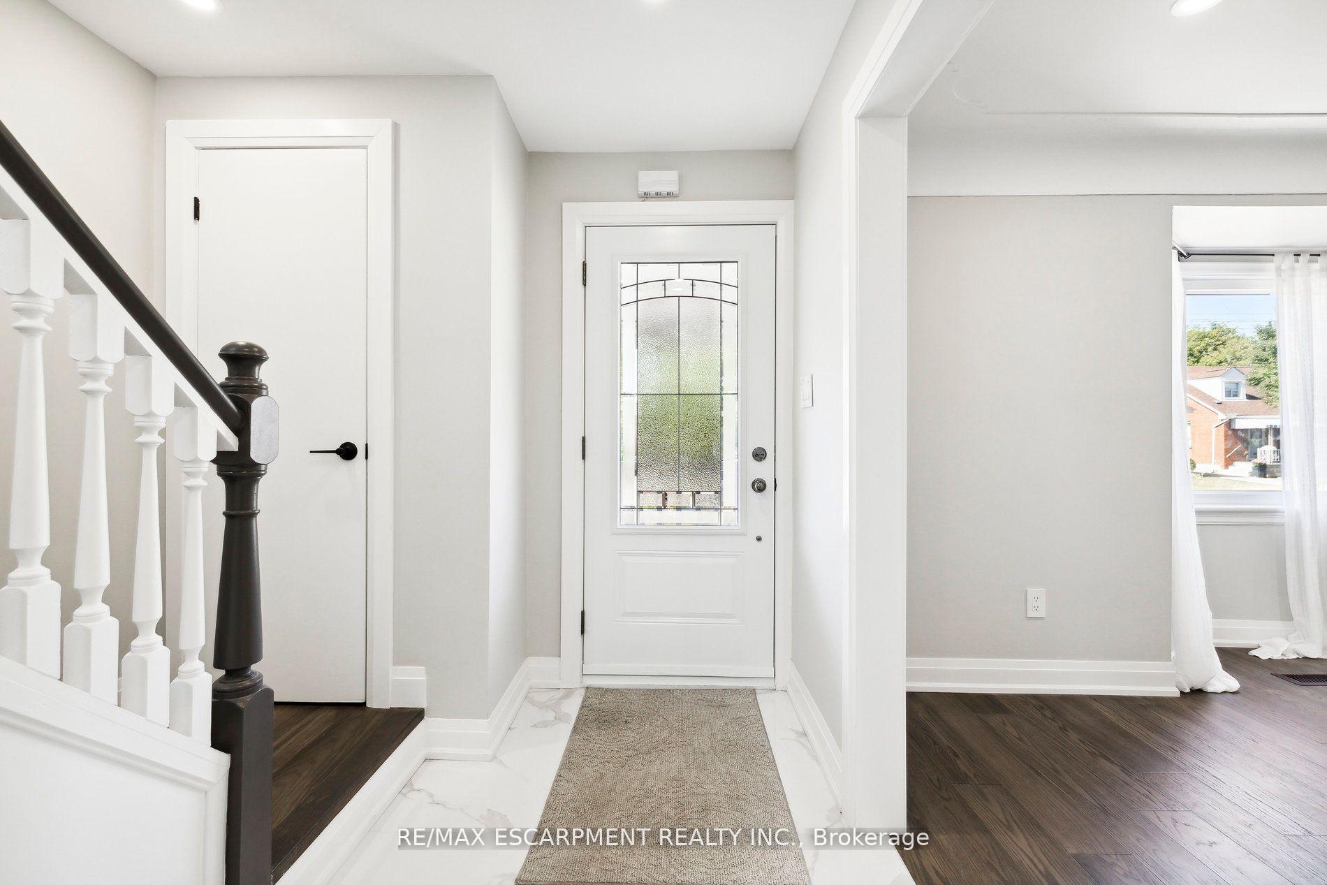Photo 2 of 147 Garside Avenue S, Hamilton, Bartonville — HOMEH