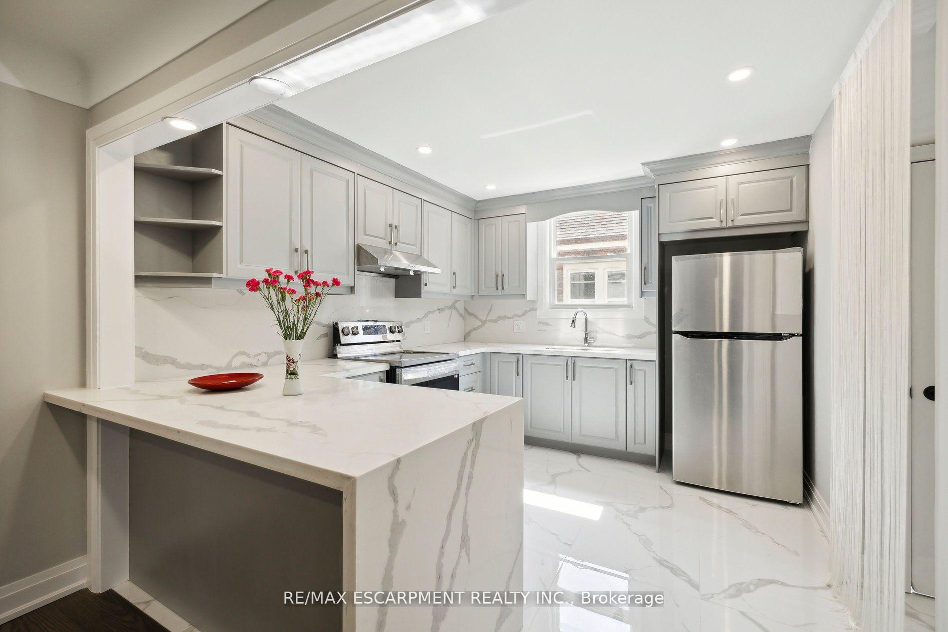 Photo 1 of 147 Garside Avenue S, Hamilton, Bartonville — HOMEH