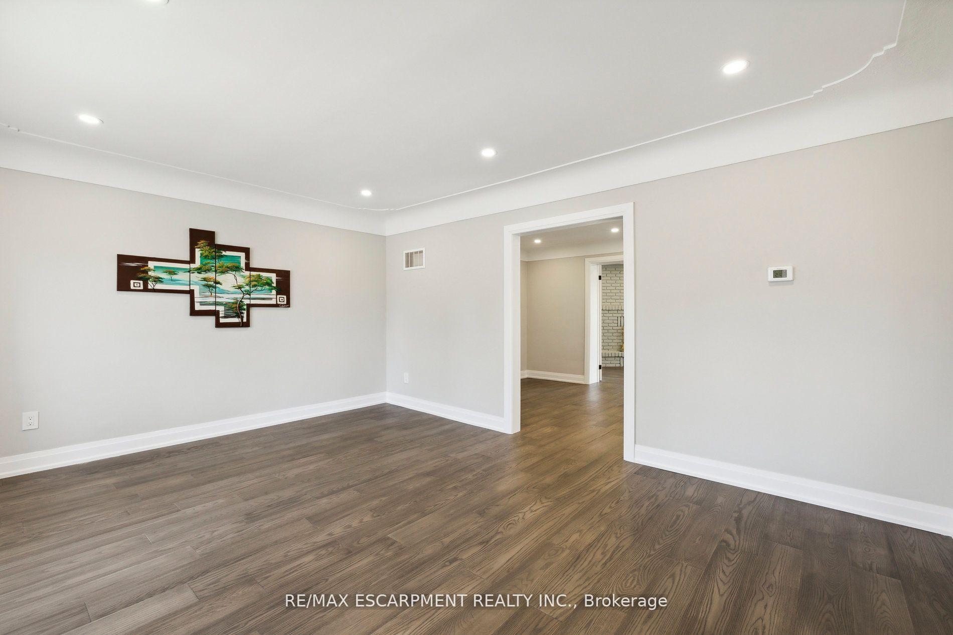 Photo 14 of 147 Garside Avenue S, Hamilton, Bartonville — HOMEH