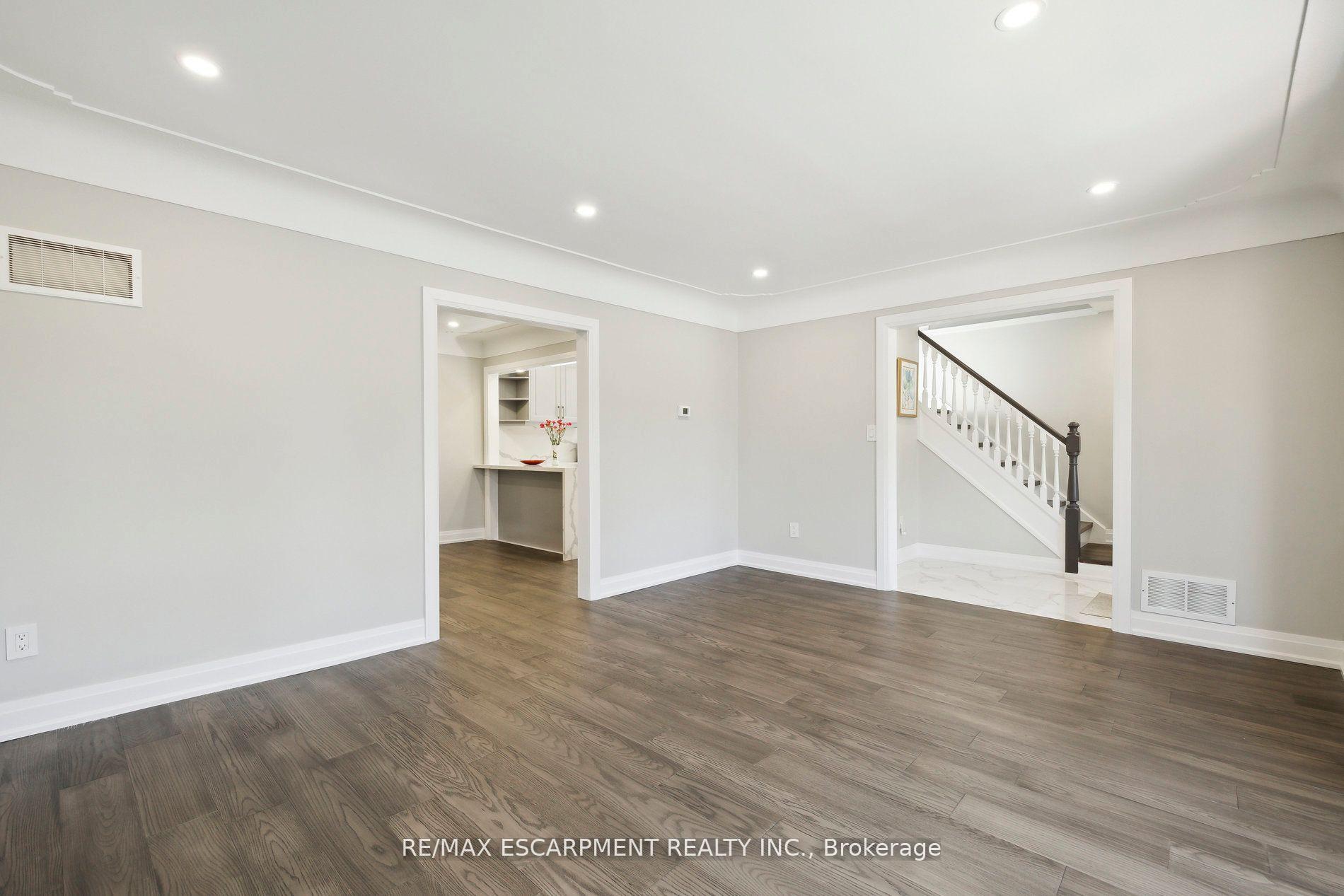 Photo 19 of 147 Garside Avenue S, Hamilton, Bartonville — HOMEH