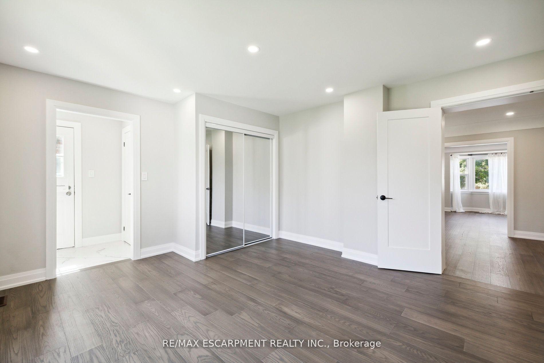 Photo 9 of 147 Garside Avenue S, Hamilton, Bartonville — HOMEH
