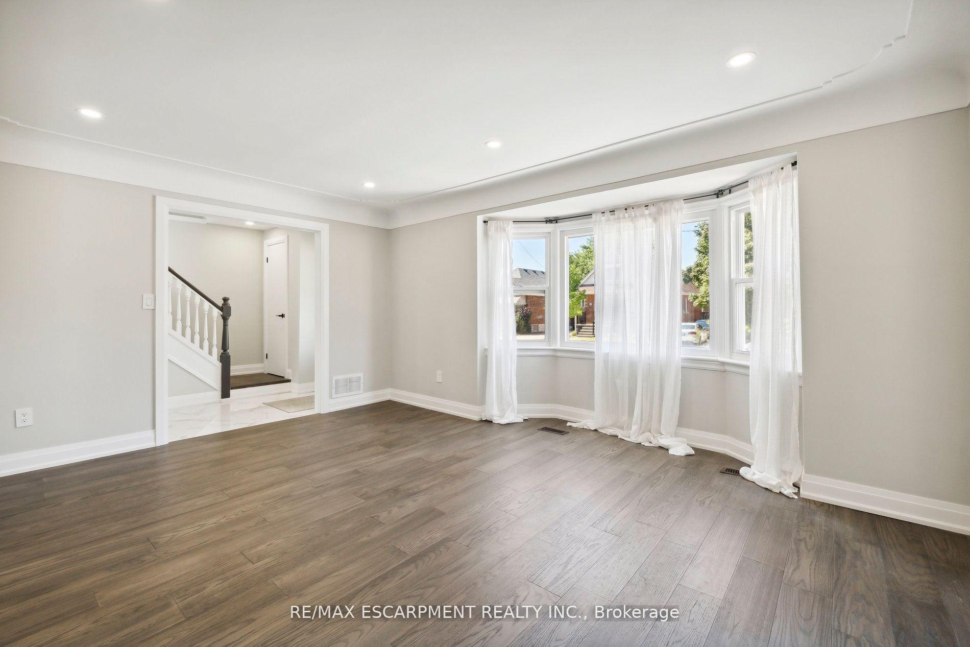 Photo 13 of 147 Garside Avenue S, Hamilton, Bartonville — HOMEH