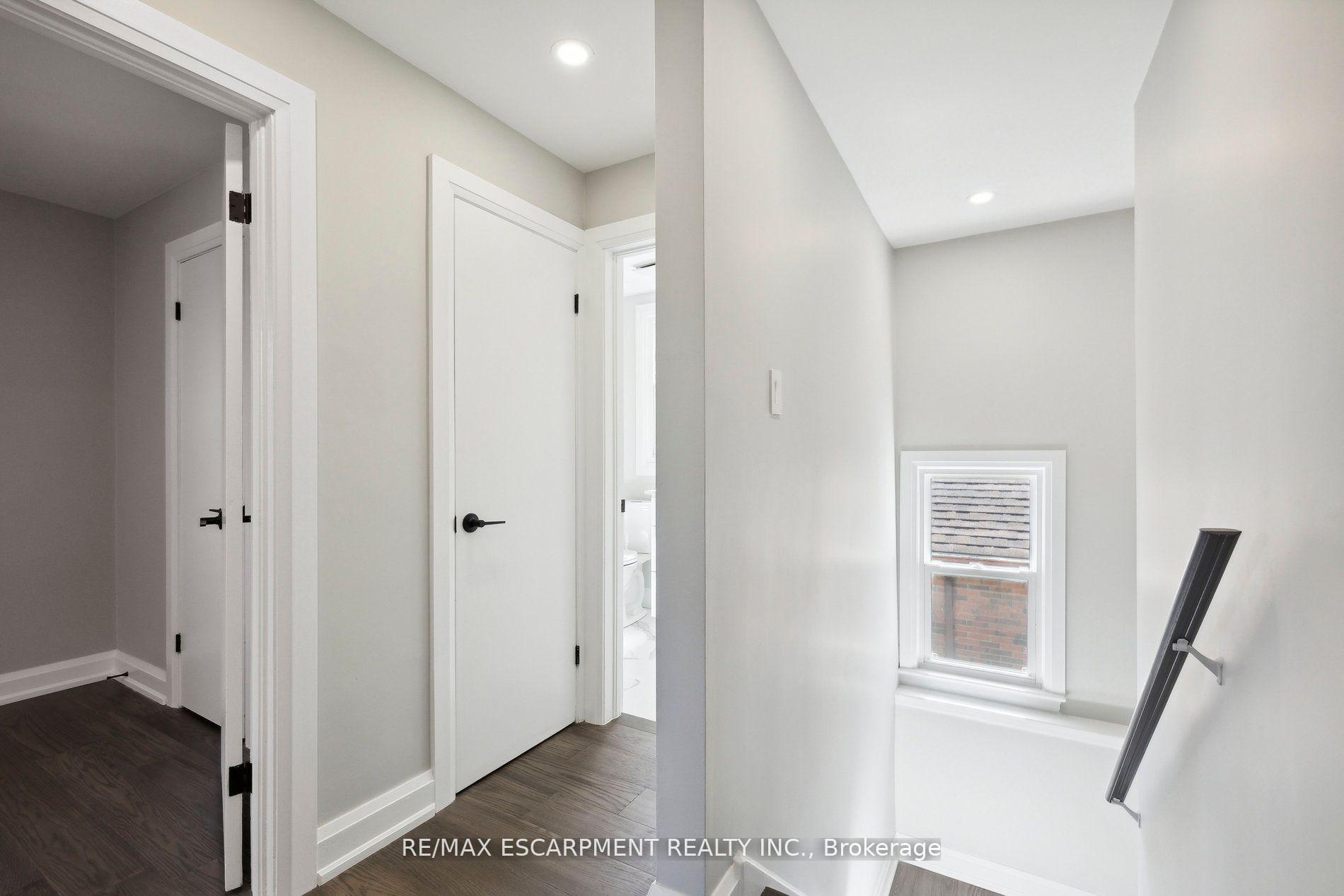 Photo 11 of 147 Garside Avenue S, Hamilton, Bartonville — HOMEH