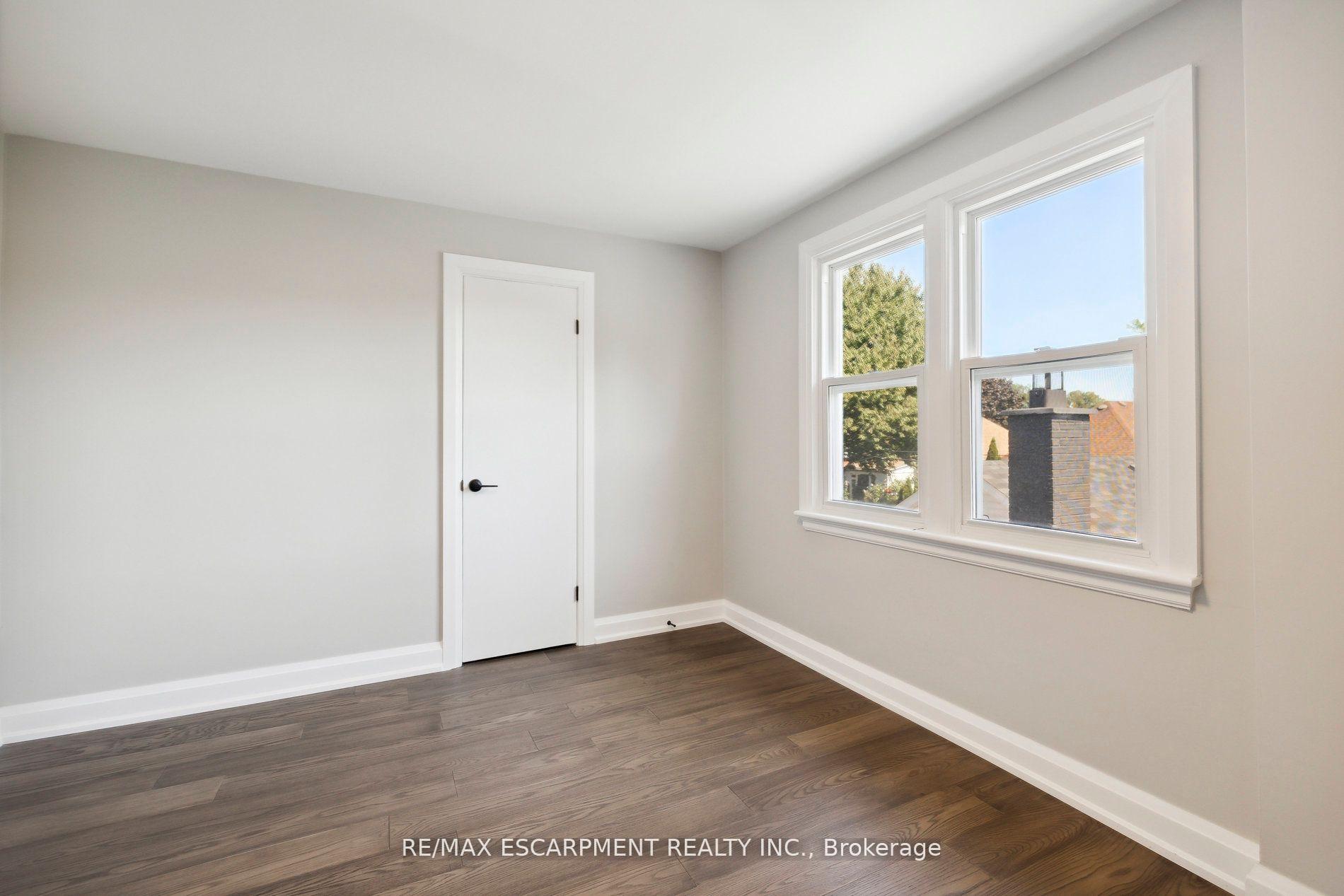 Photo 21 of 147 Garside Avenue S, Hamilton, Bartonville — HOMEH