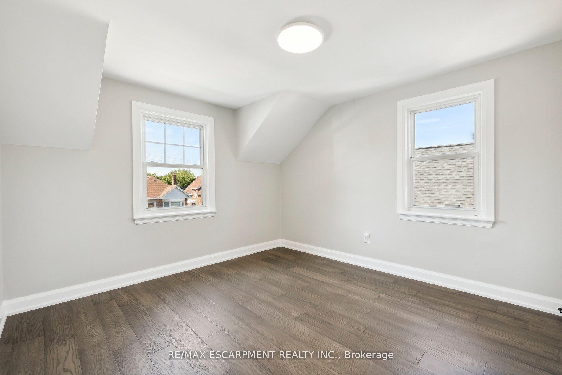 Photo 17 of 147 Garside Avenue S, Hamilton, Bartonville — HOMEH