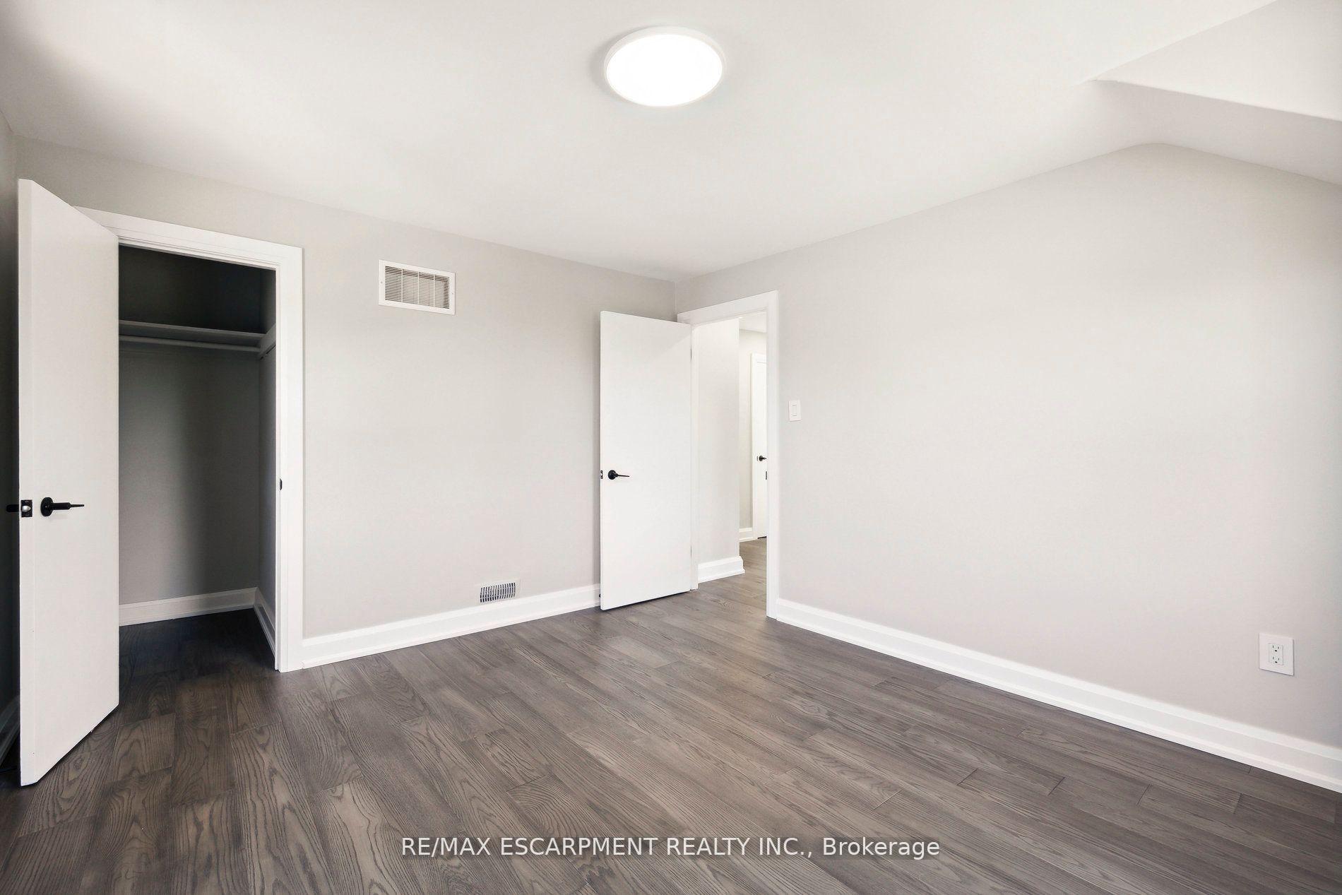 Photo 12 of 147 Garside Avenue S, Hamilton, Bartonville — HOMEH