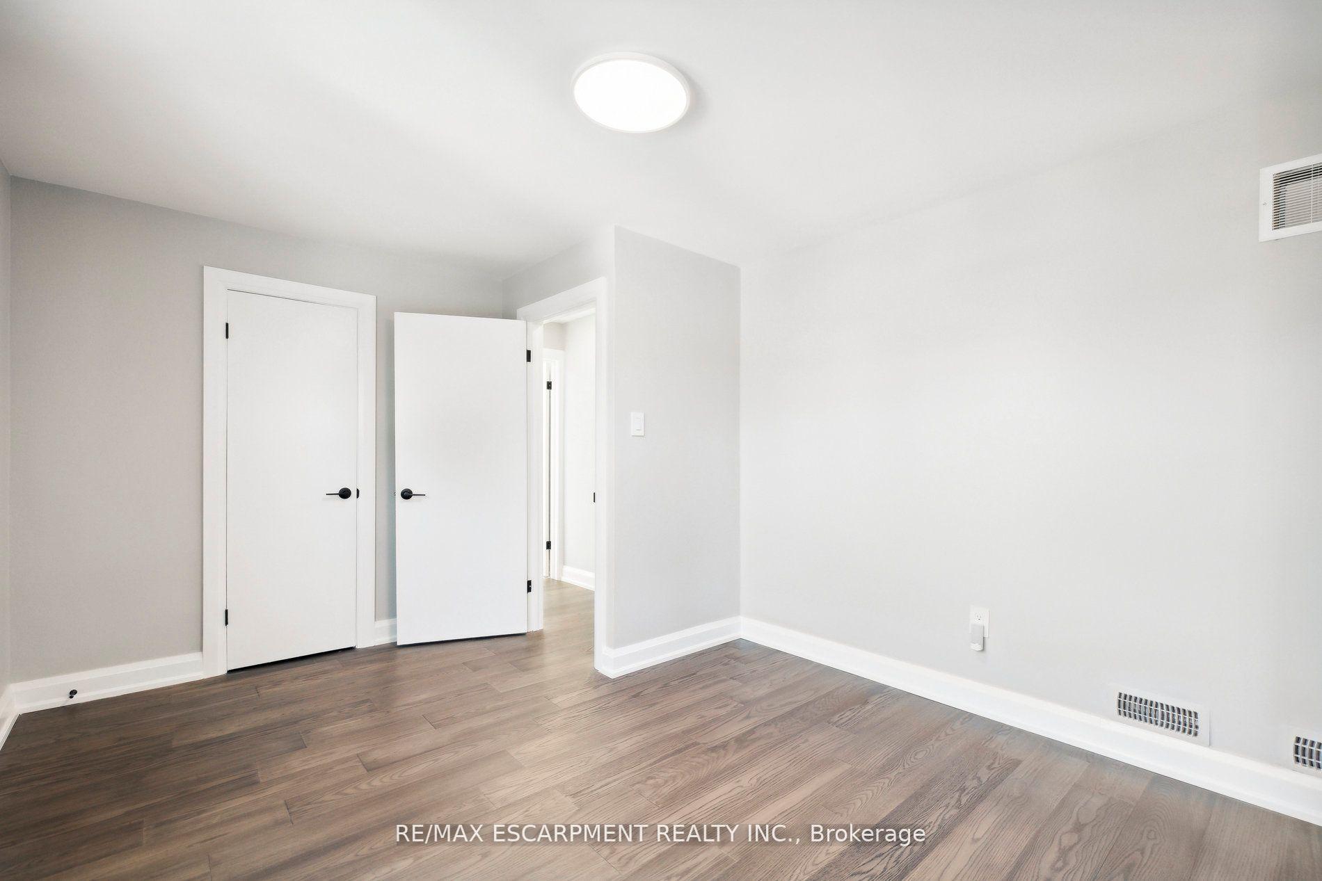 Photo 20 of 147 Garside Avenue S, Hamilton, Bartonville — HOMEH