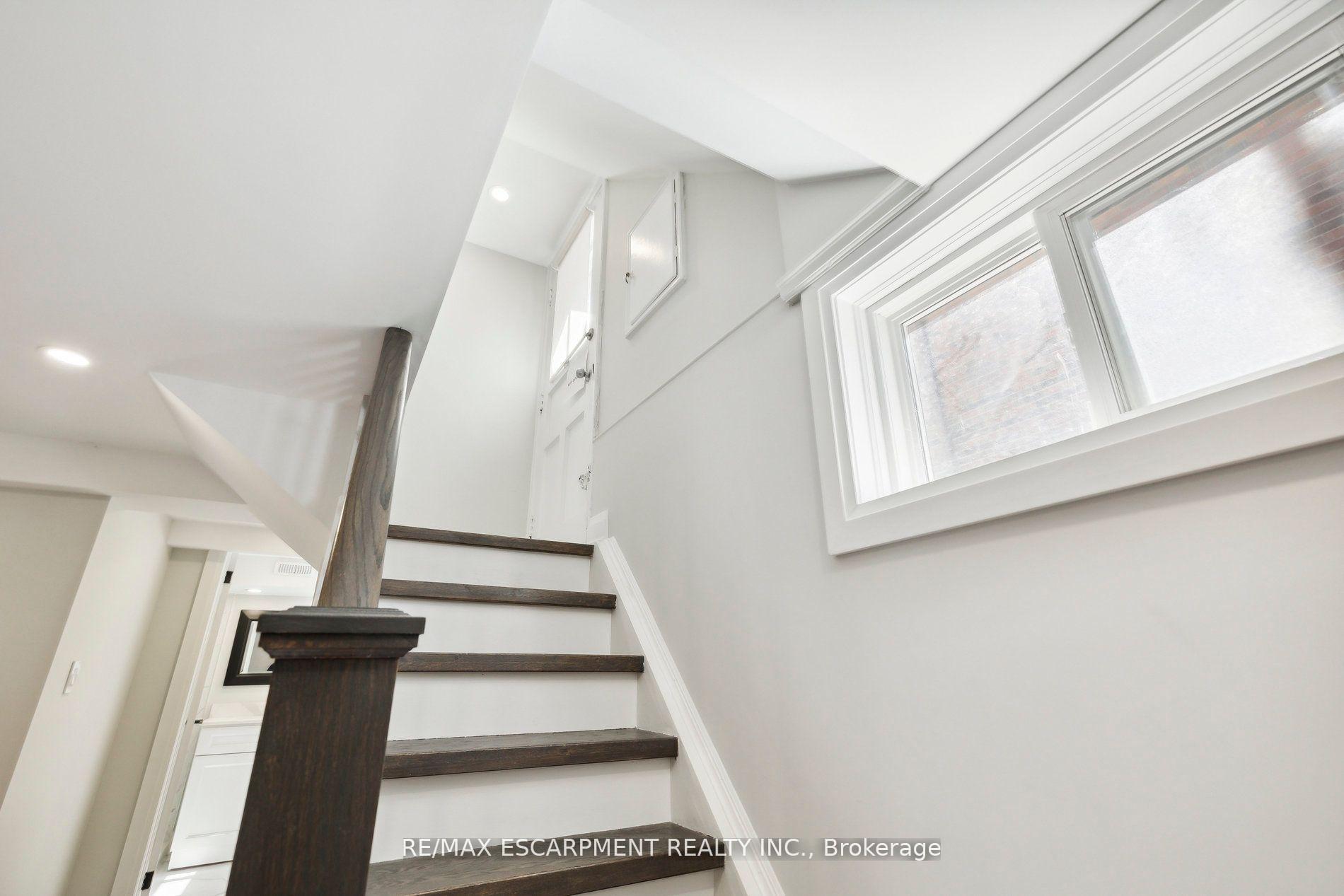 Photo 18 of 147 Garside Avenue S, Hamilton, Bartonville — HOMEH