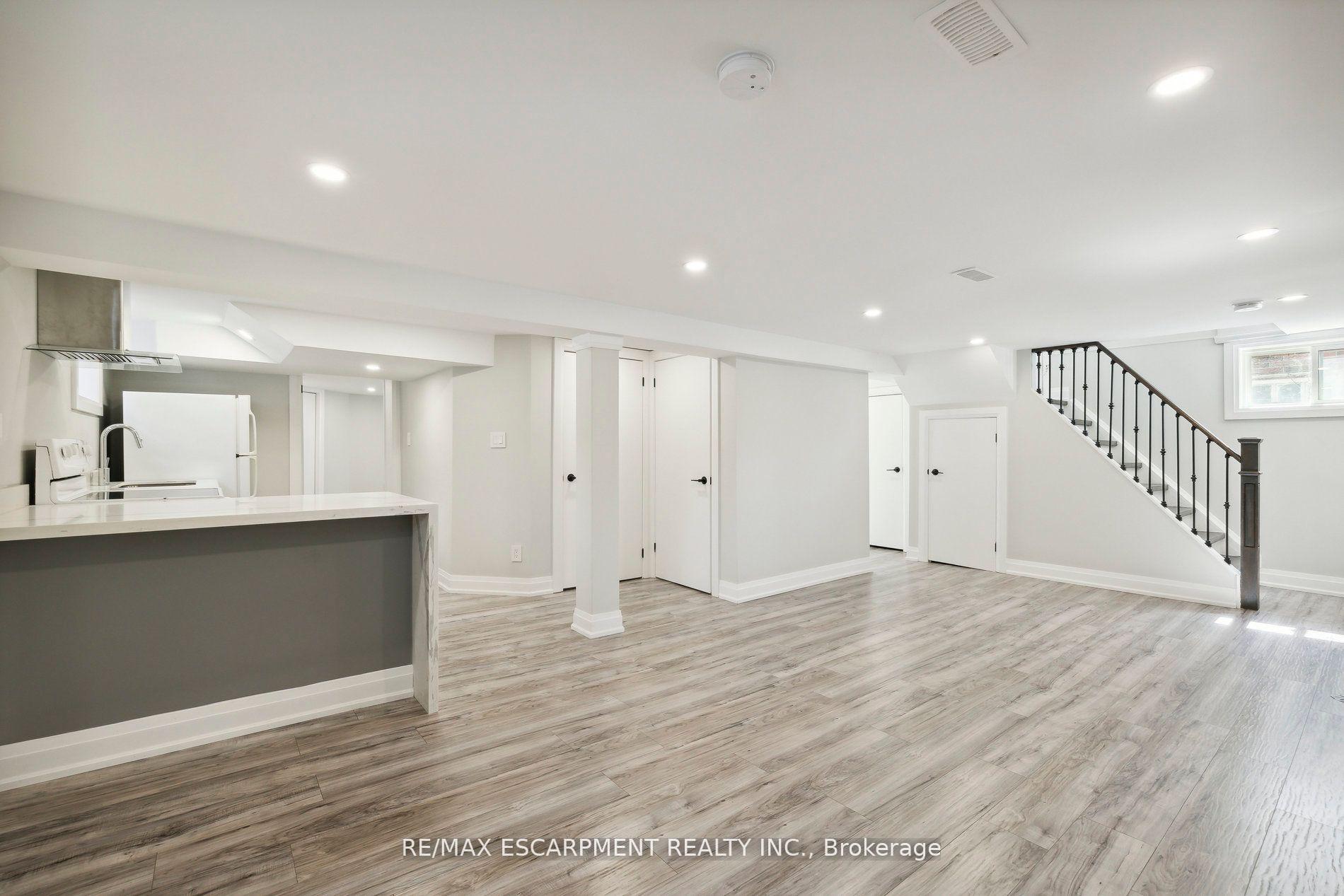 Photo 23 of 147 Garside Avenue S, Hamilton, Bartonville — HOMEH