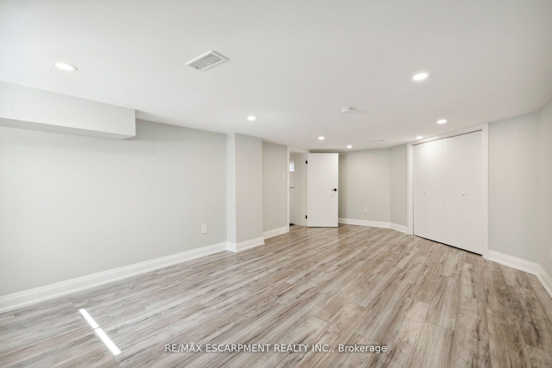 Photo 33 of 147 Garside Avenue S, Hamilton, Bartonville — HOMEH