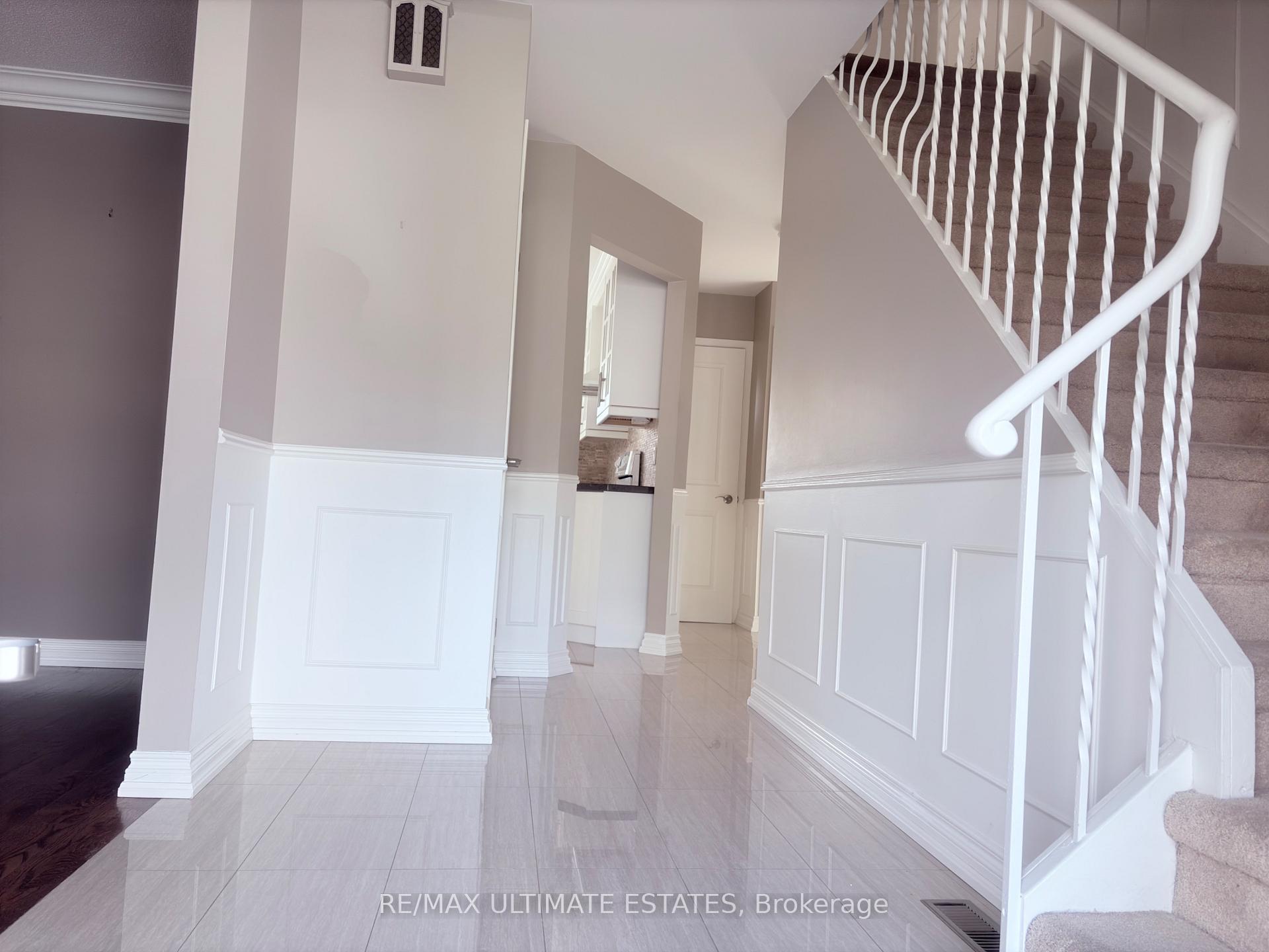 Photo 6 of 35 Shieldmark Crescent, Markham, Royal Orchard — HOMEH