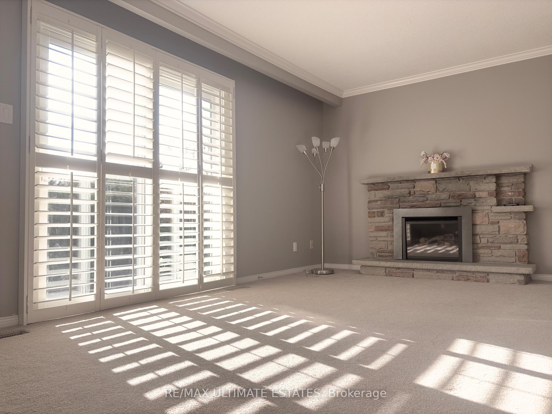 Photo 5 of 35 Shieldmark Crescent, Markham, Royal Orchard — HOMEH