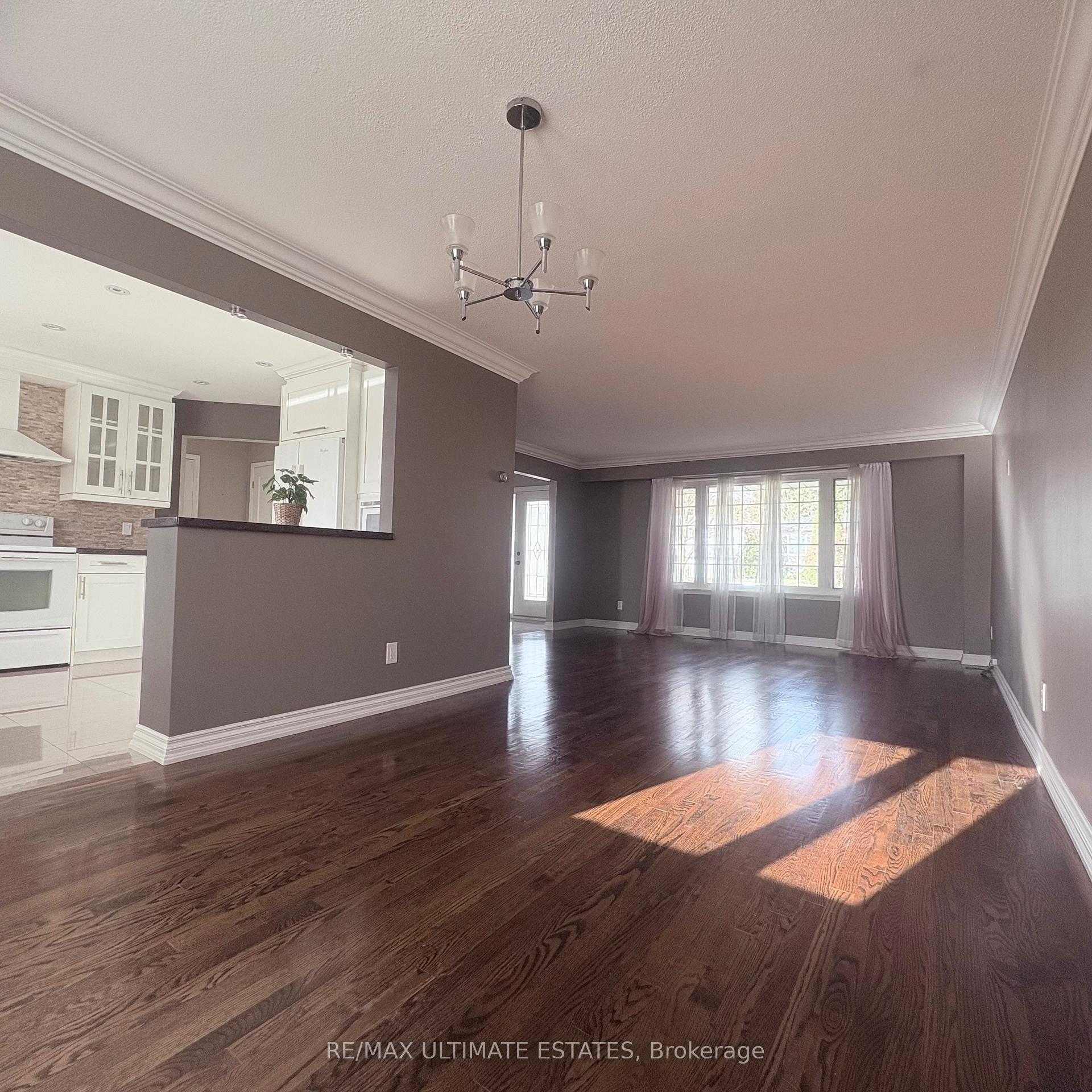 Photo 18 of 35 Shieldmark Crescent, Markham, Royal Orchard — HOMEH