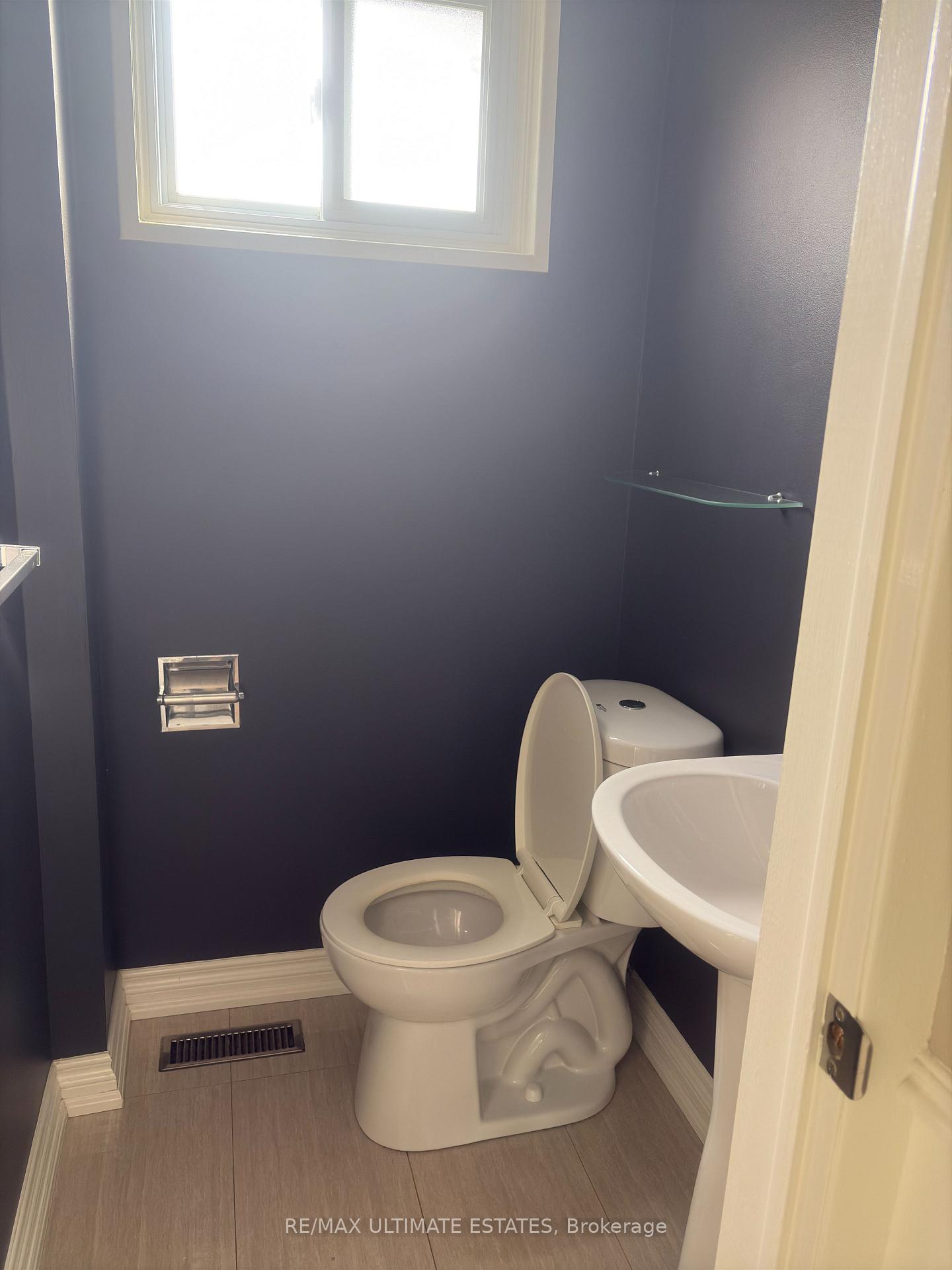 Photo 28 of 35 Shieldmark Crescent, Markham, Royal Orchard — HOMEH