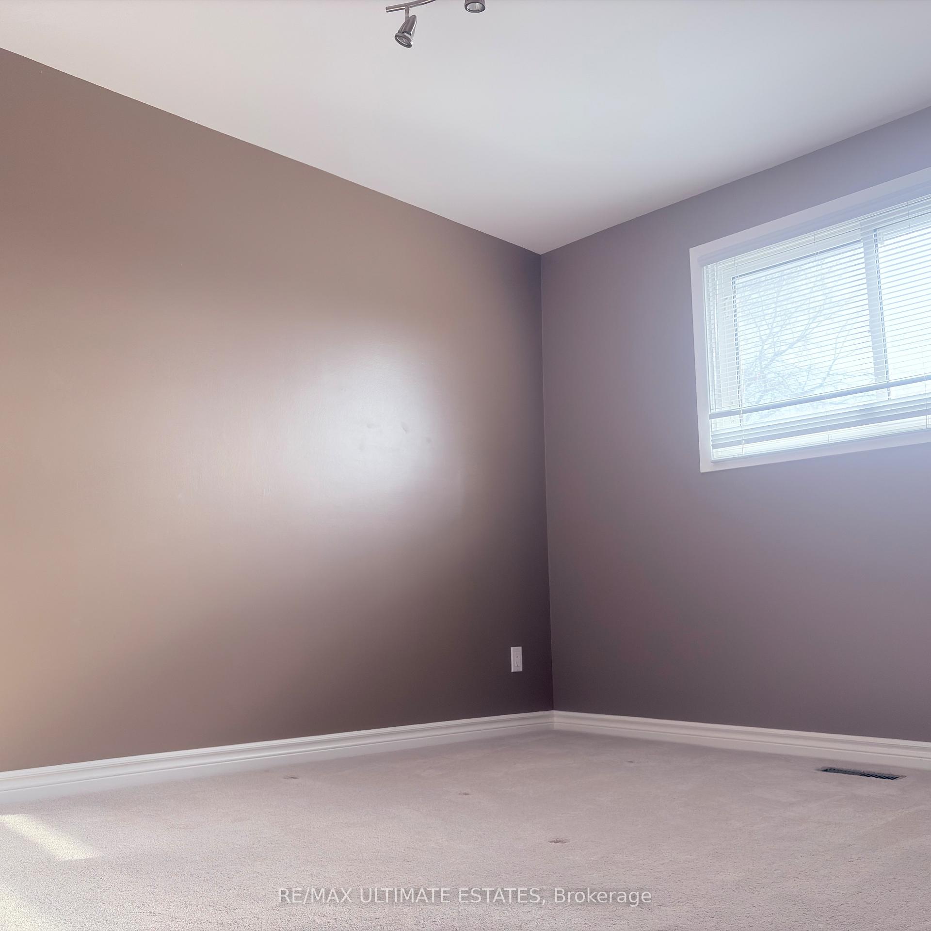 Photo 10 of 35 Shieldmark Crescent, Markham, Royal Orchard — HOMEH
