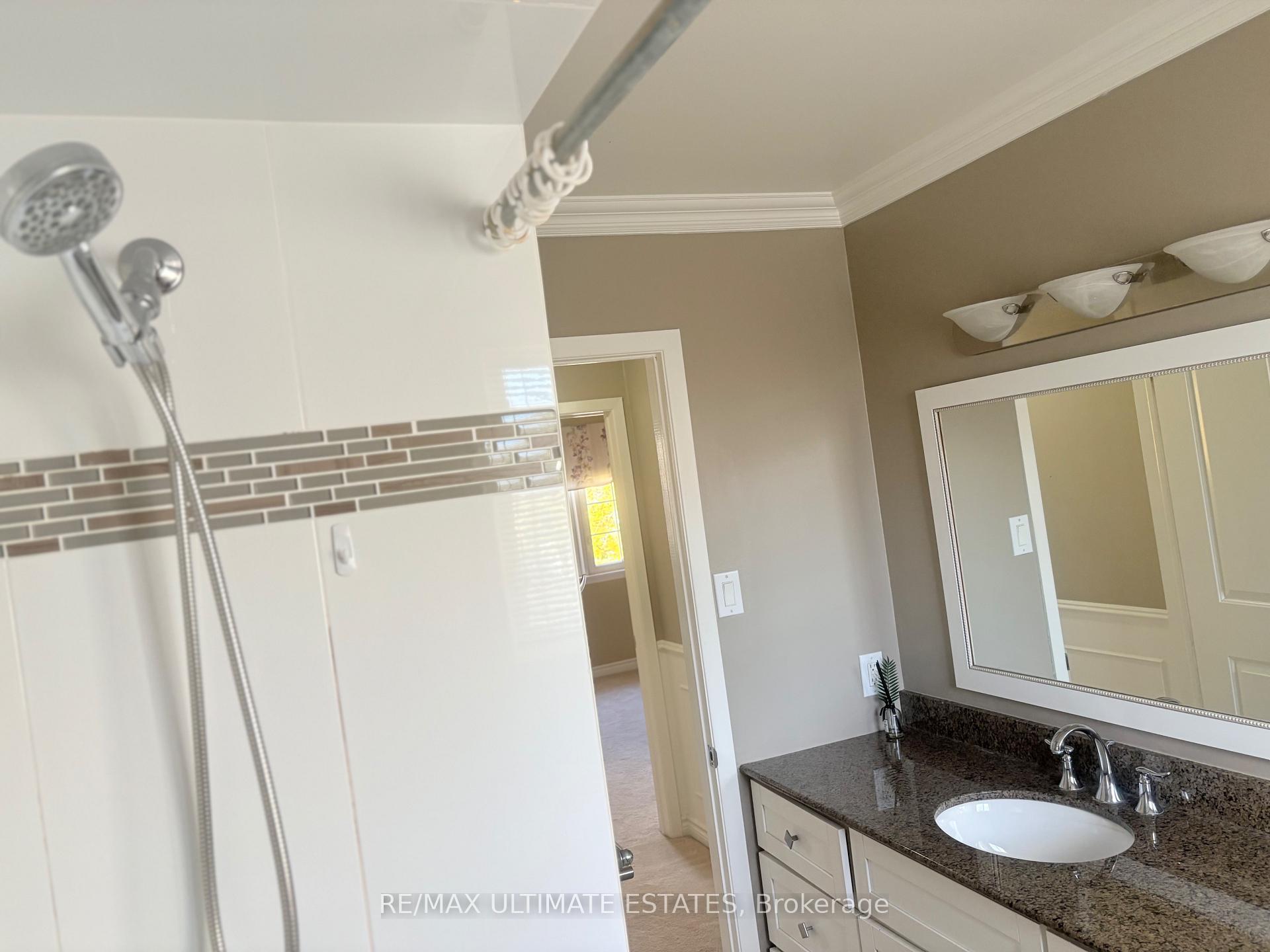 Photo 14 of 35 Shieldmark Crescent, Markham, Royal Orchard — HOMEH