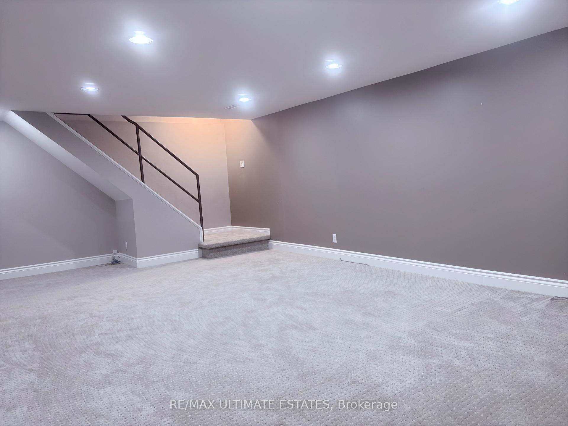 Photo 17 of 35 Shieldmark Crescent, Markham, Royal Orchard — HOMEH