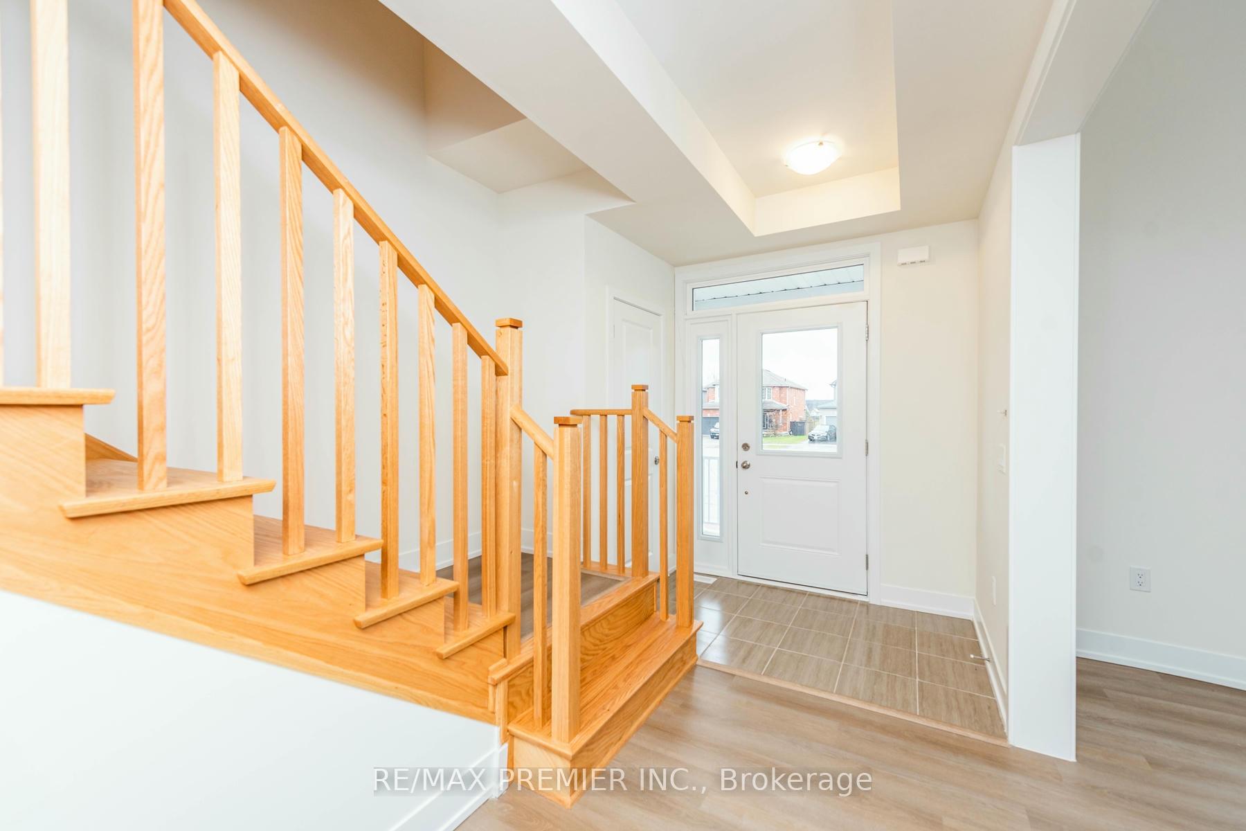 Photo 4 of 39 Auburn Court, Barrie, Ardagh — HOMEH