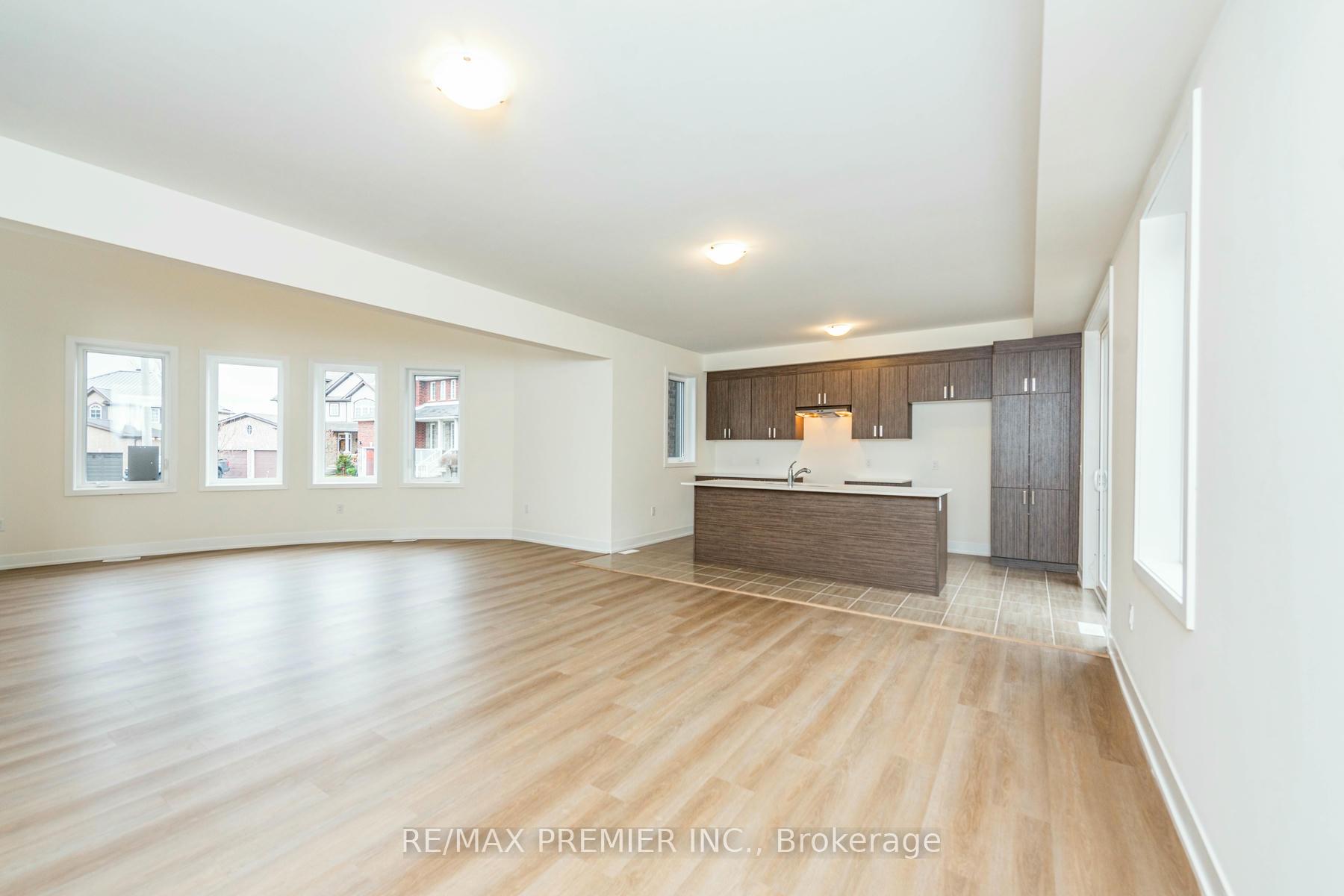 Photo 2 of 39 Auburn Court, Barrie, Ardagh — HOMEH