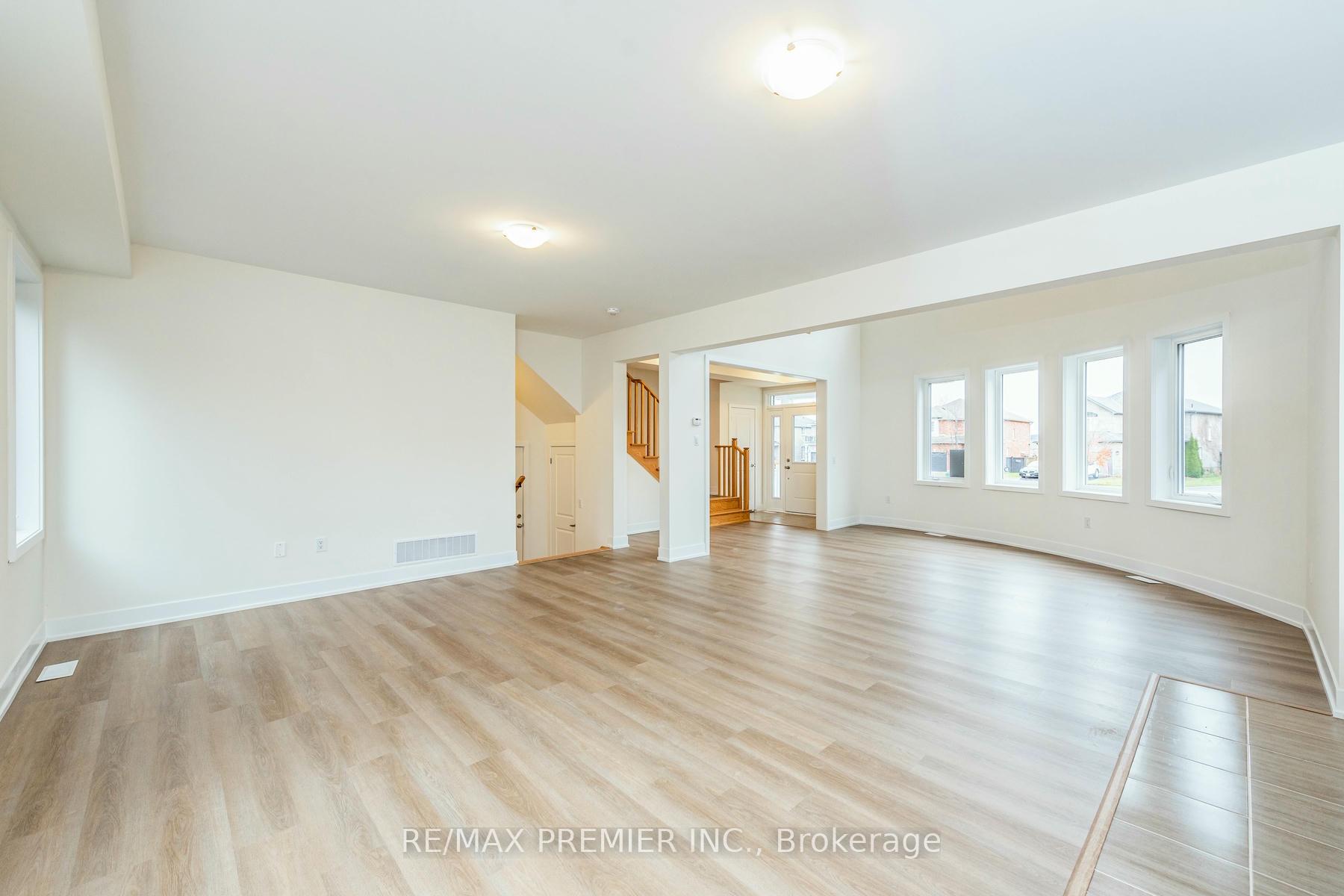 Photo 7 of 39 Auburn Court, Barrie, Ardagh — HOMEH