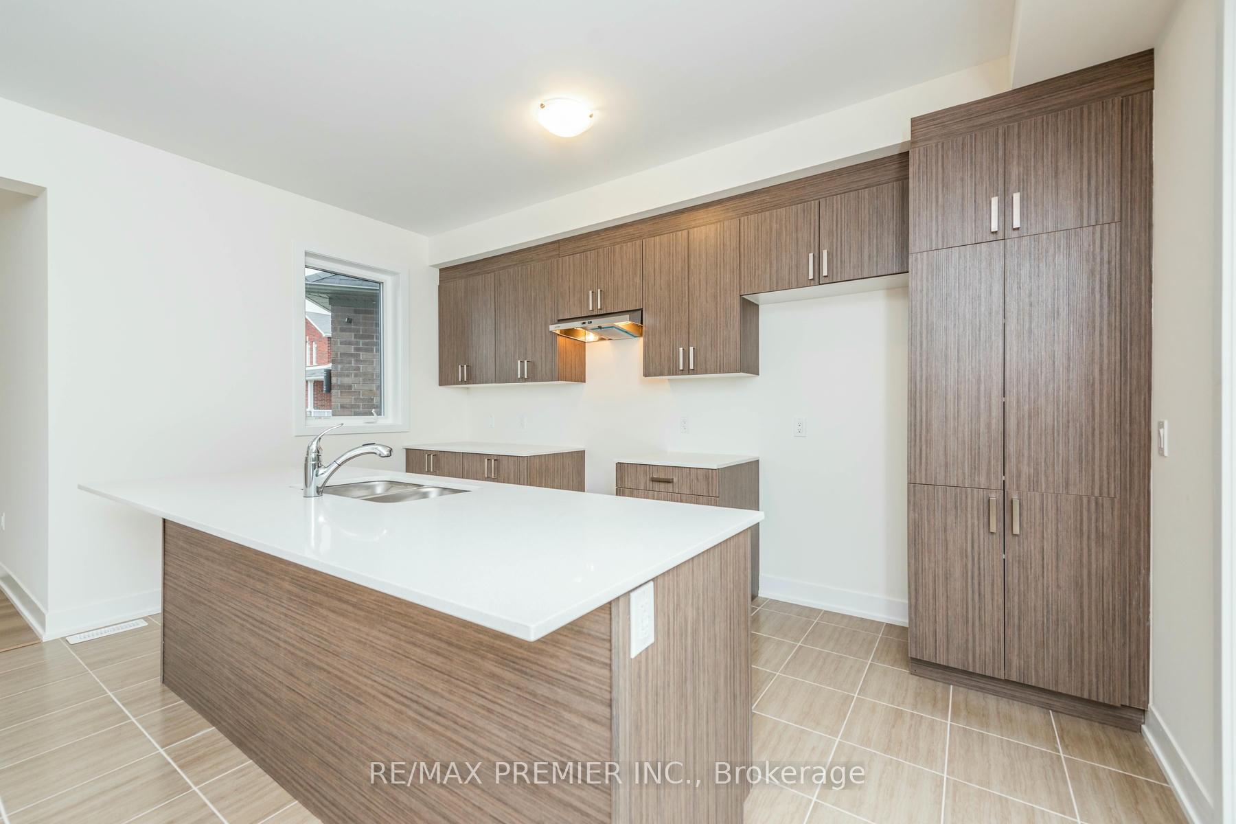 Photo 11 of 39 Auburn Court, Barrie, Ardagh — HOMEH