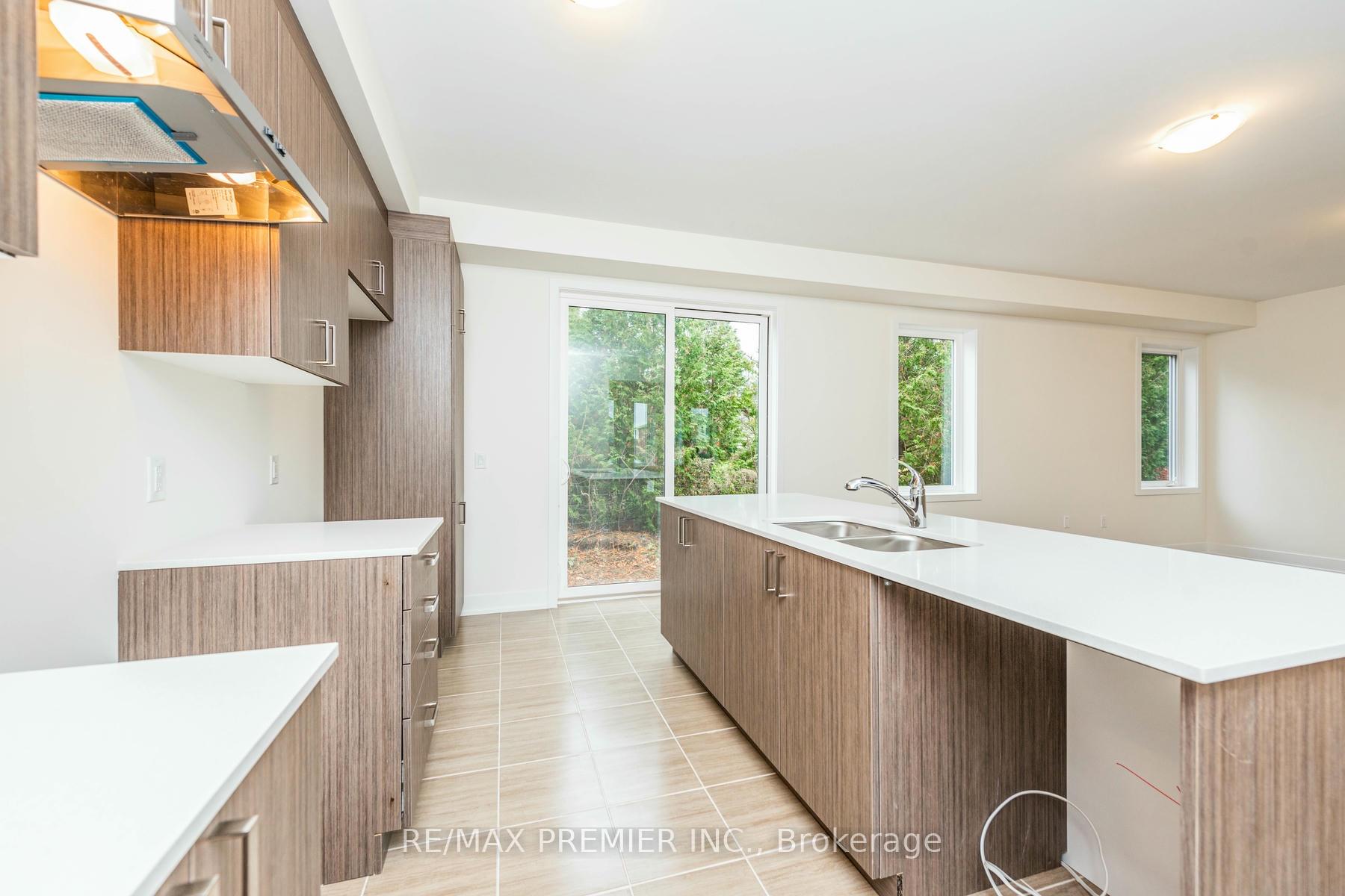 Photo 10 of 39 Auburn Court, Barrie, Ardagh — HOMEH