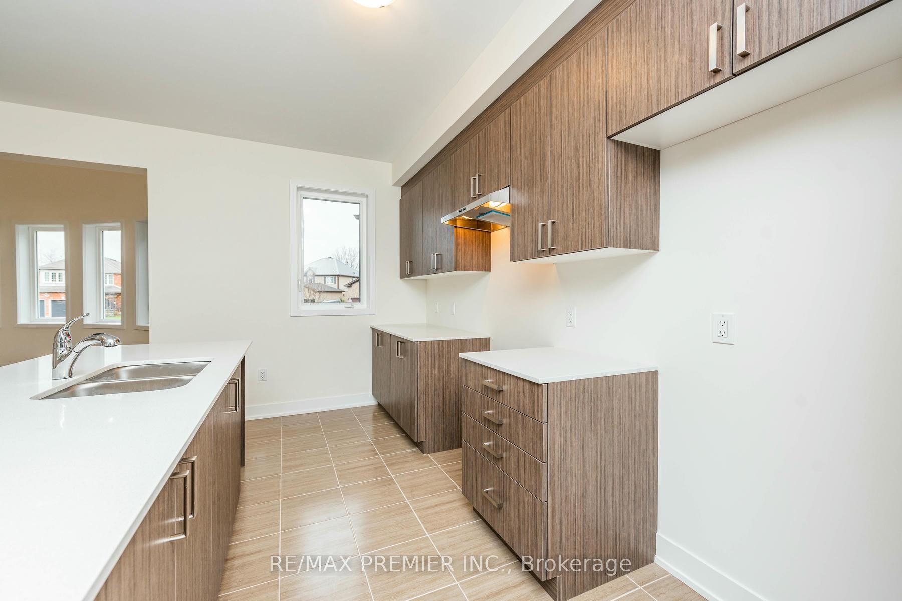 Photo 15 of 39 Auburn Court, Barrie, Ardagh — HOMEH