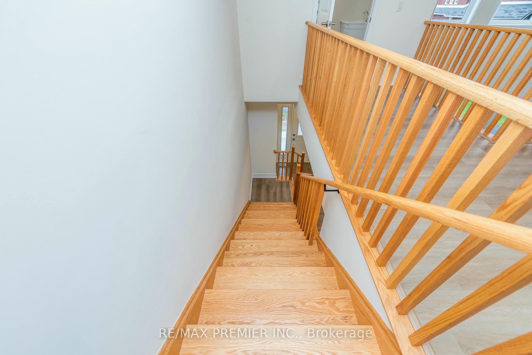 Photo 19 of 39 Auburn Court, Barrie, Ardagh — HOMEH