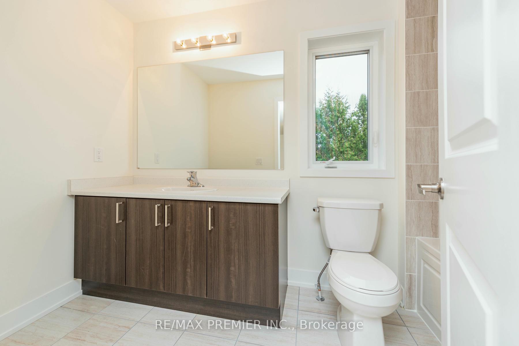 Photo 17 of 39 Auburn Court, Barrie, Ardagh — HOMEH