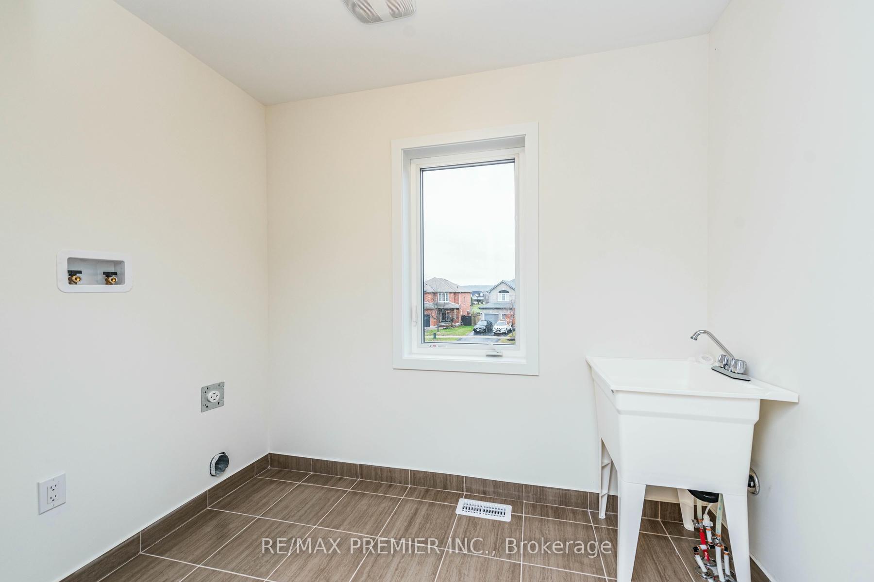 Photo 18 of 39 Auburn Court, Barrie, Ardagh — HOMEH