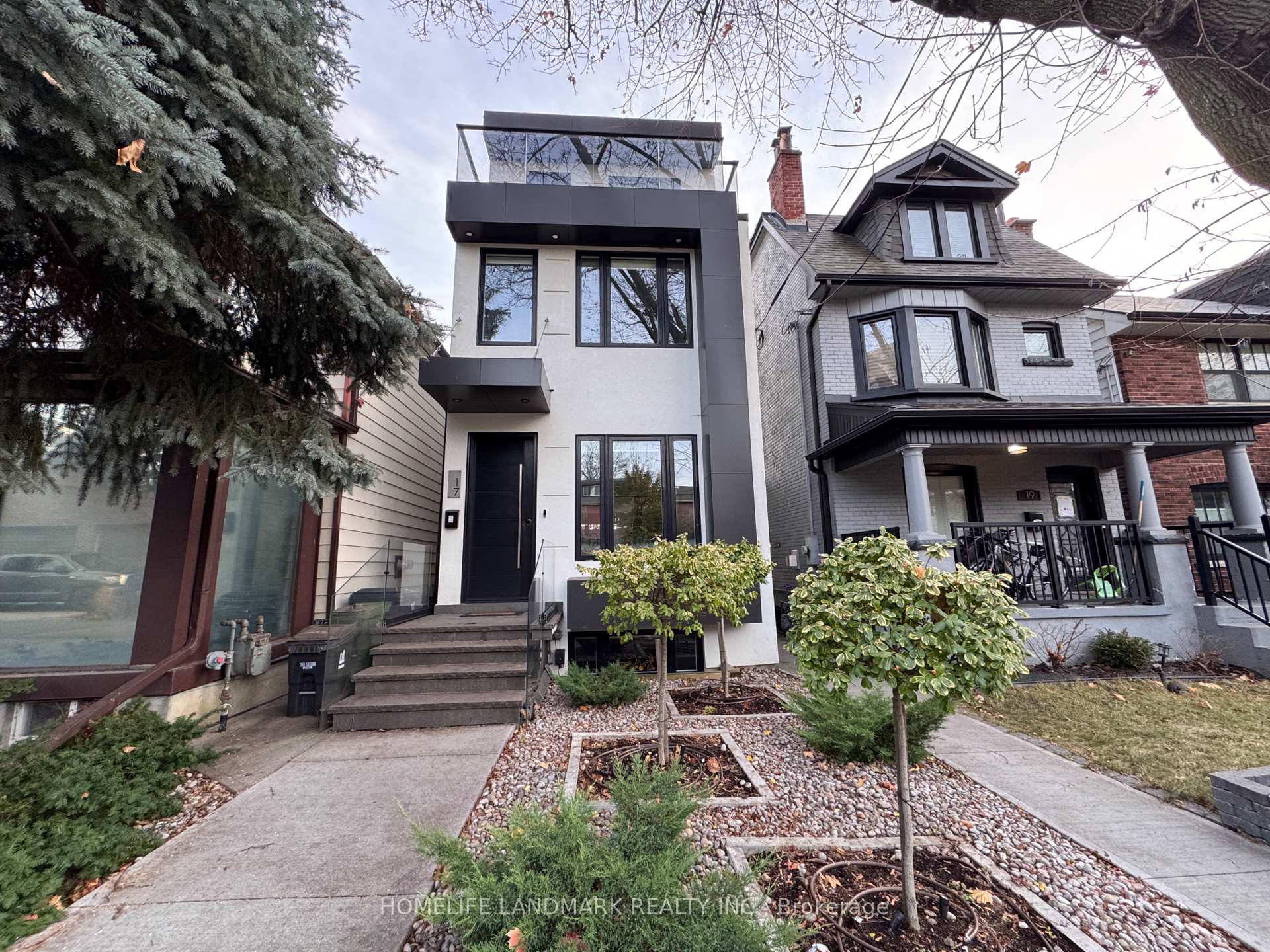 Front of Unit Lower, 17 Hocken Avenue