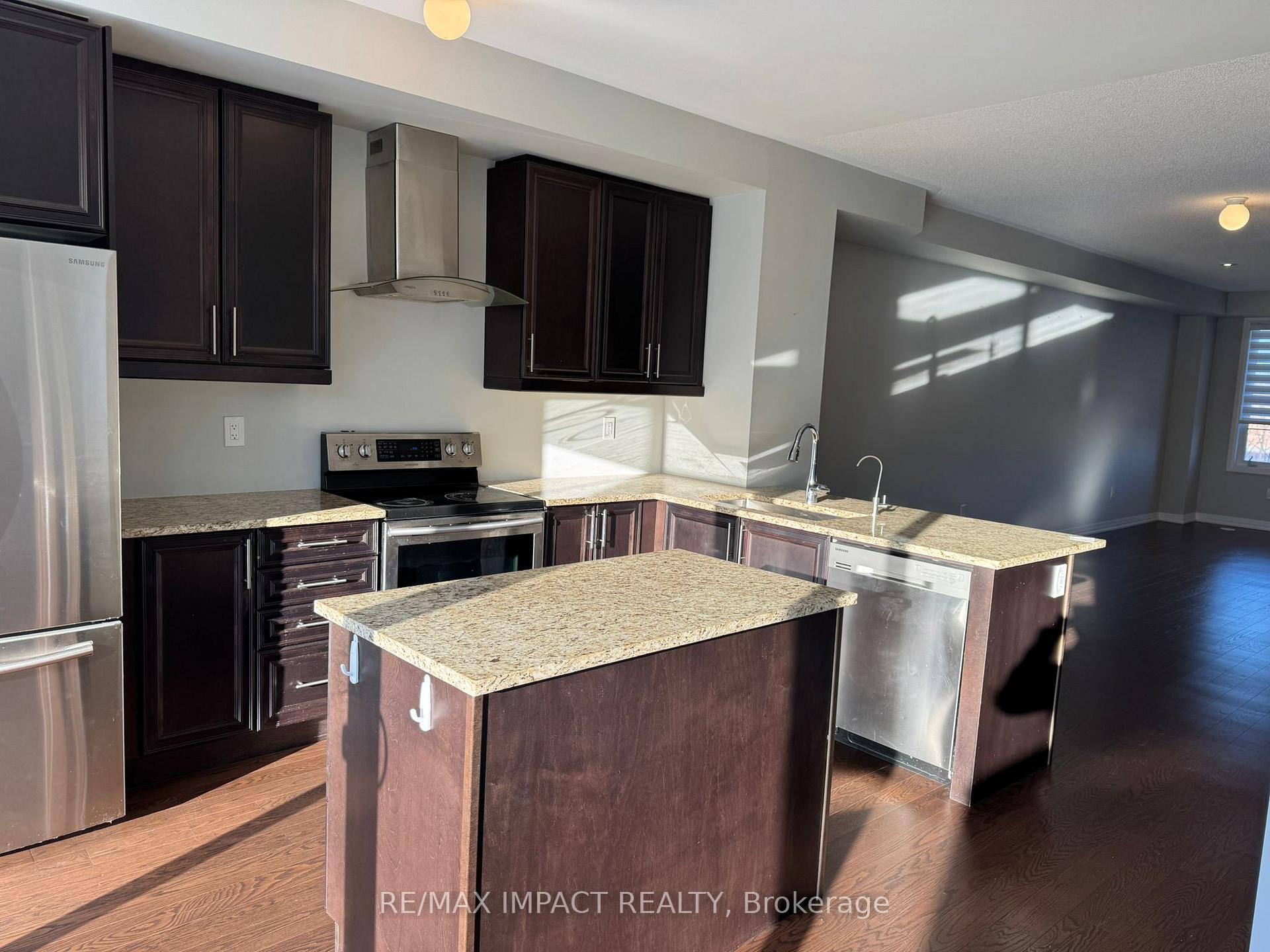 Photo 8 of 31 Prince William Boulevard, Clarington, Bowmanville — HOMEH