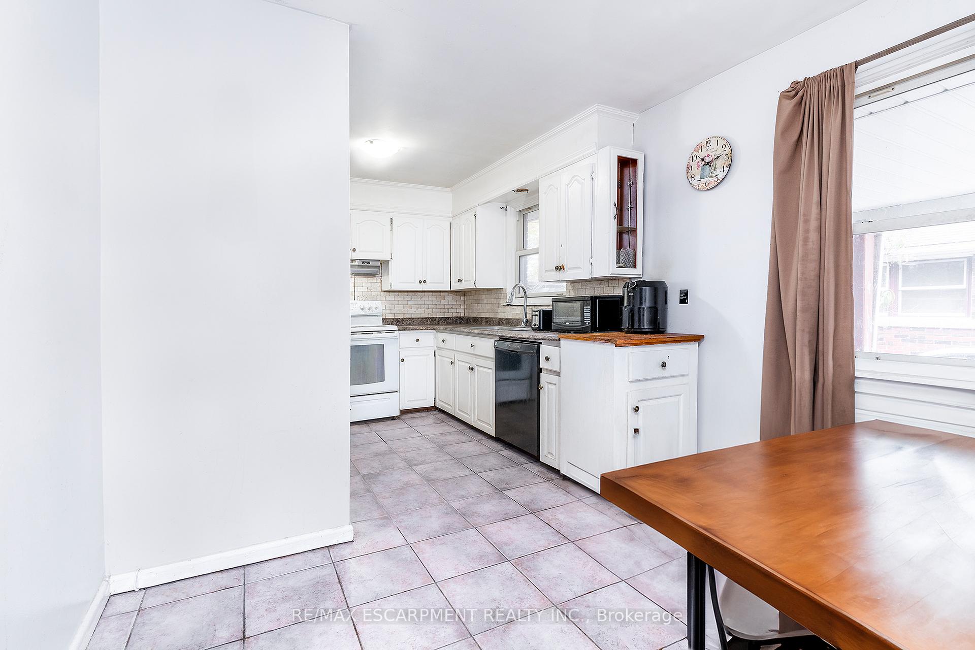 Photo 3 of 50 Toby Crescent, Hamilton, Huntington — HOMEH