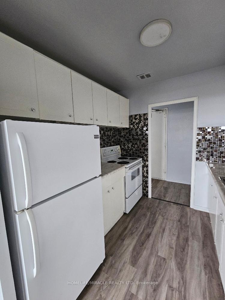 Front of Unit 808, 1651 Victoria Park Avenue