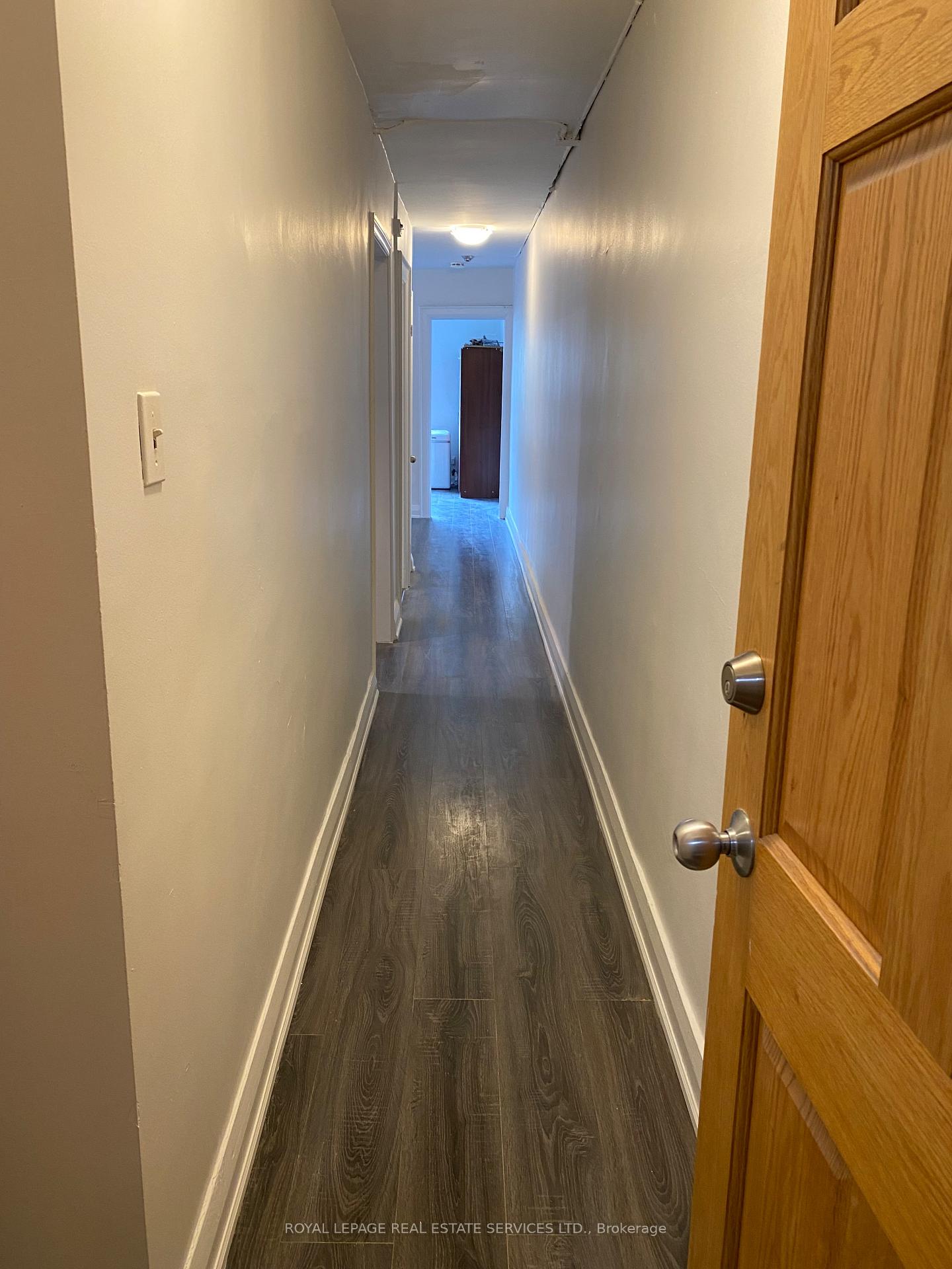 Front of Unit B, 136 Avenue Road