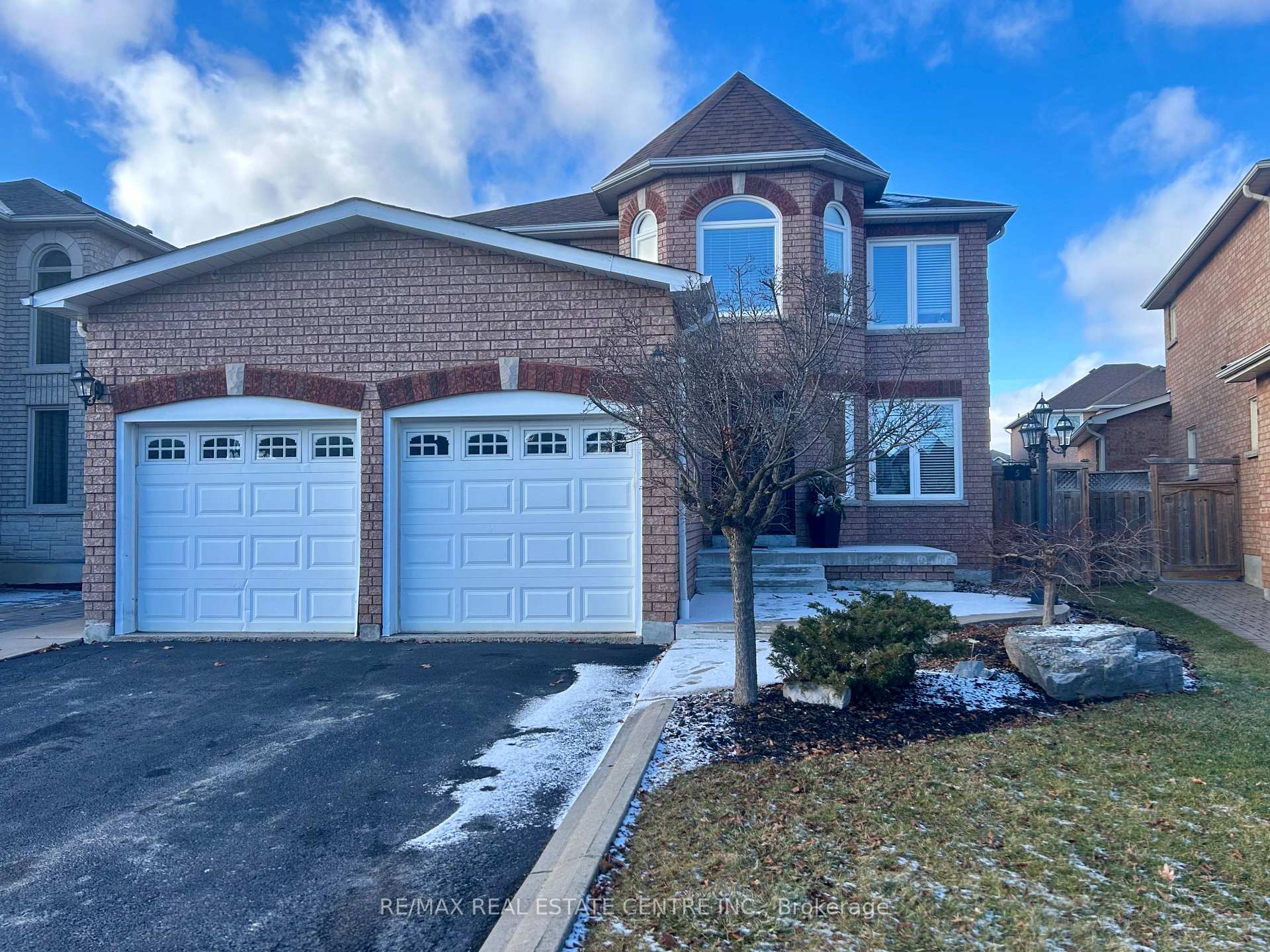 Photo 1 of 5 Cornerstone Court, Caledon, Bolton East — HOMEH