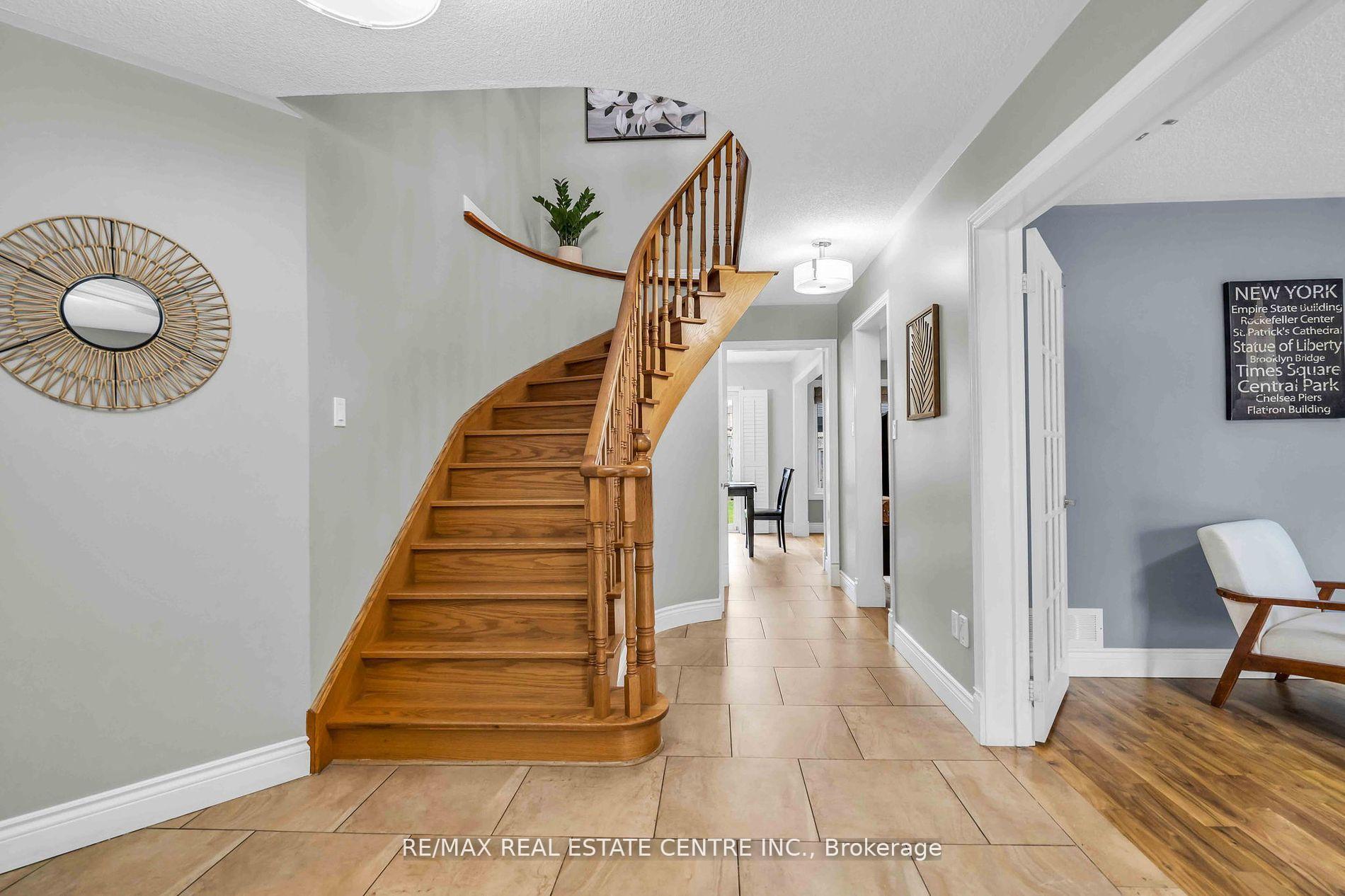 Photo 5 of 5 Cornerstone Court, Caledon, Bolton East — HOMEH